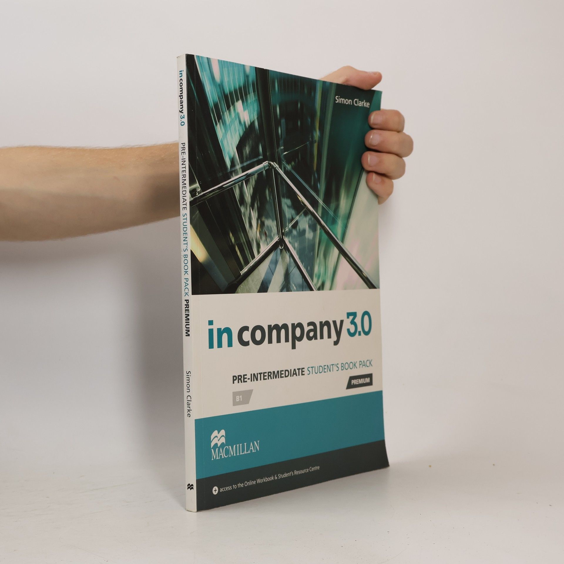 Helena Gomm In company 3.0 : pre-intermediate : B1