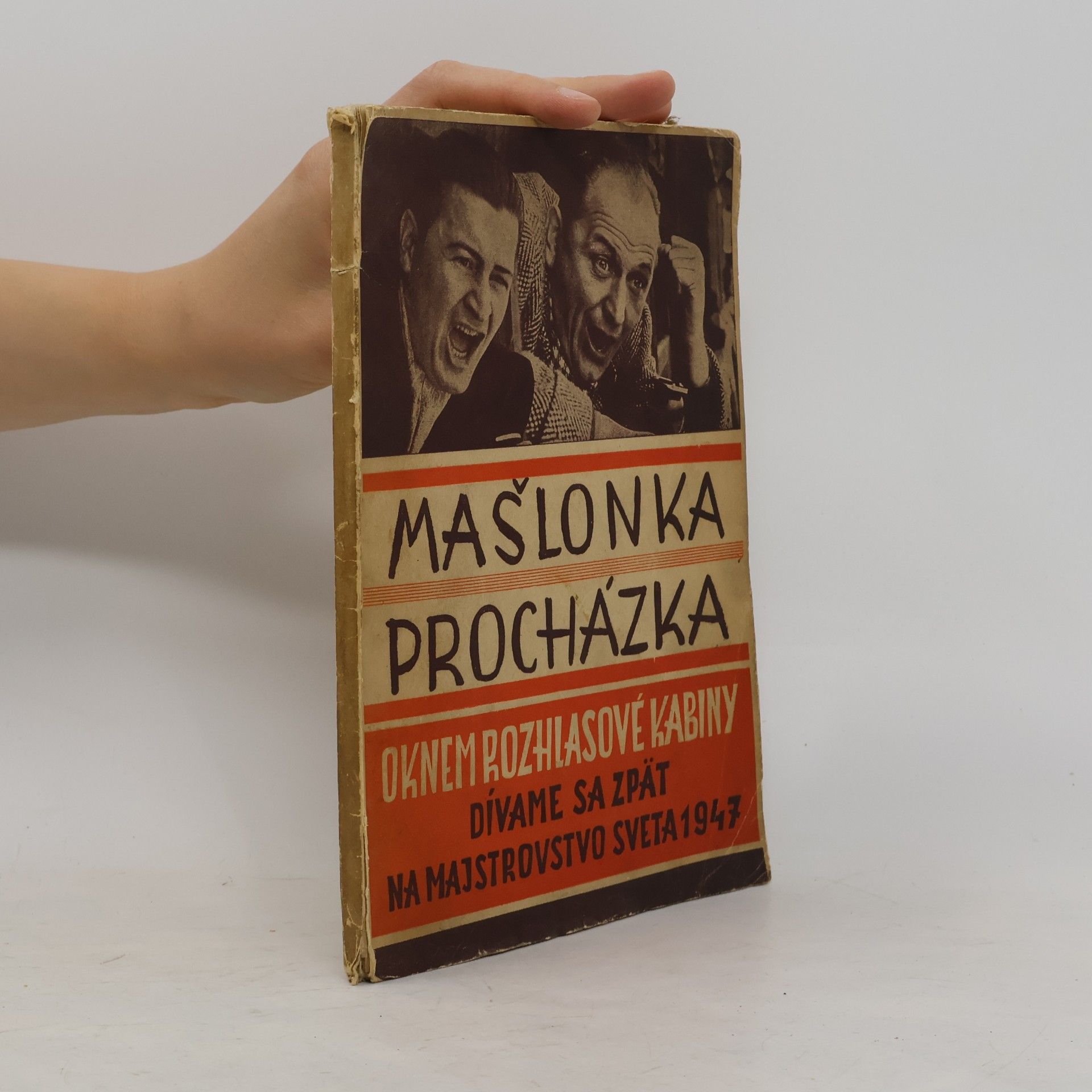 Oknem rozhlasové kabiny