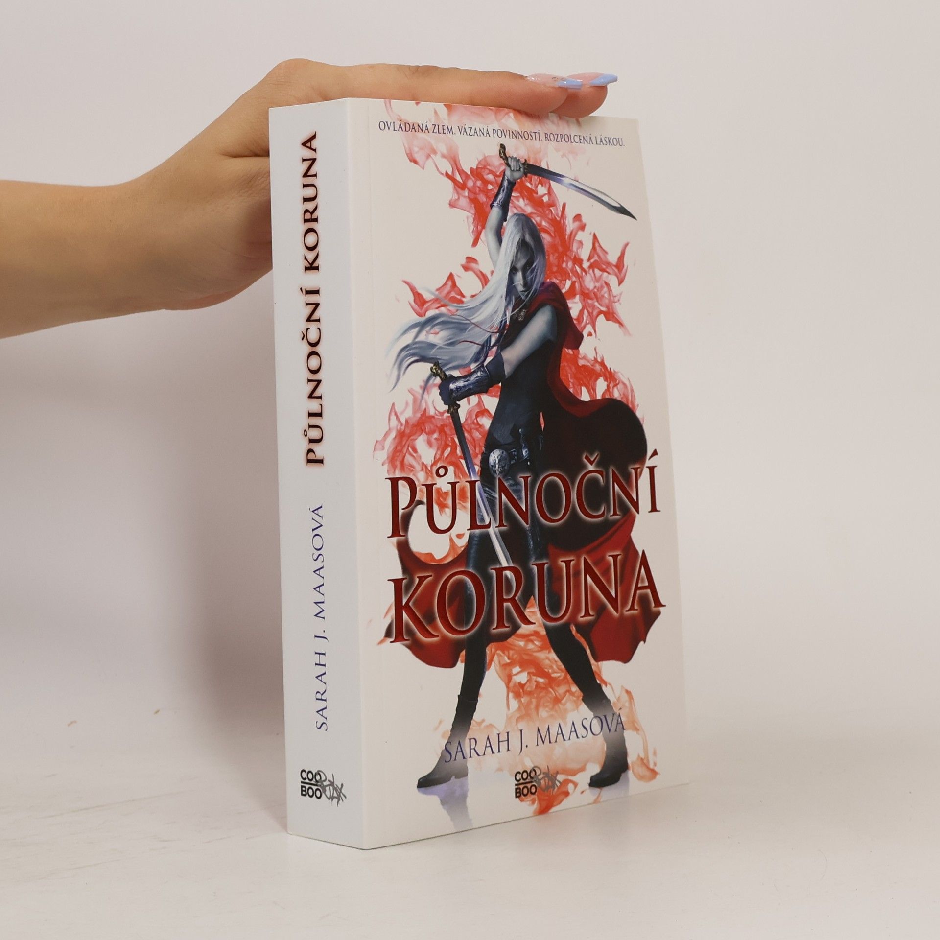 Sarah J. Maas Půlnoční koruna