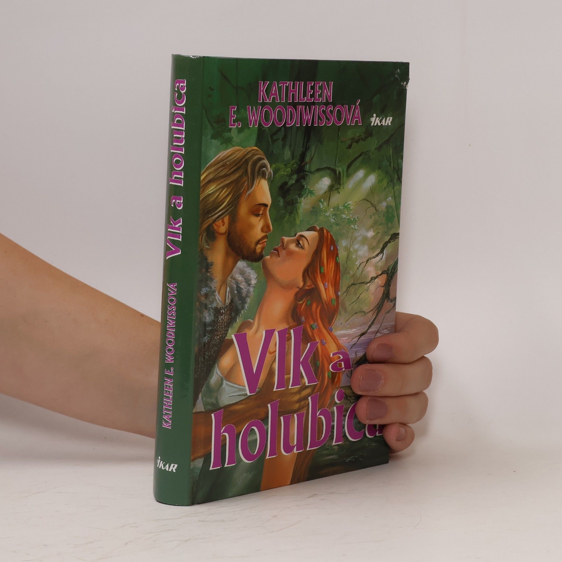 Kathleen E. Woodiwiss Vlk a holubica