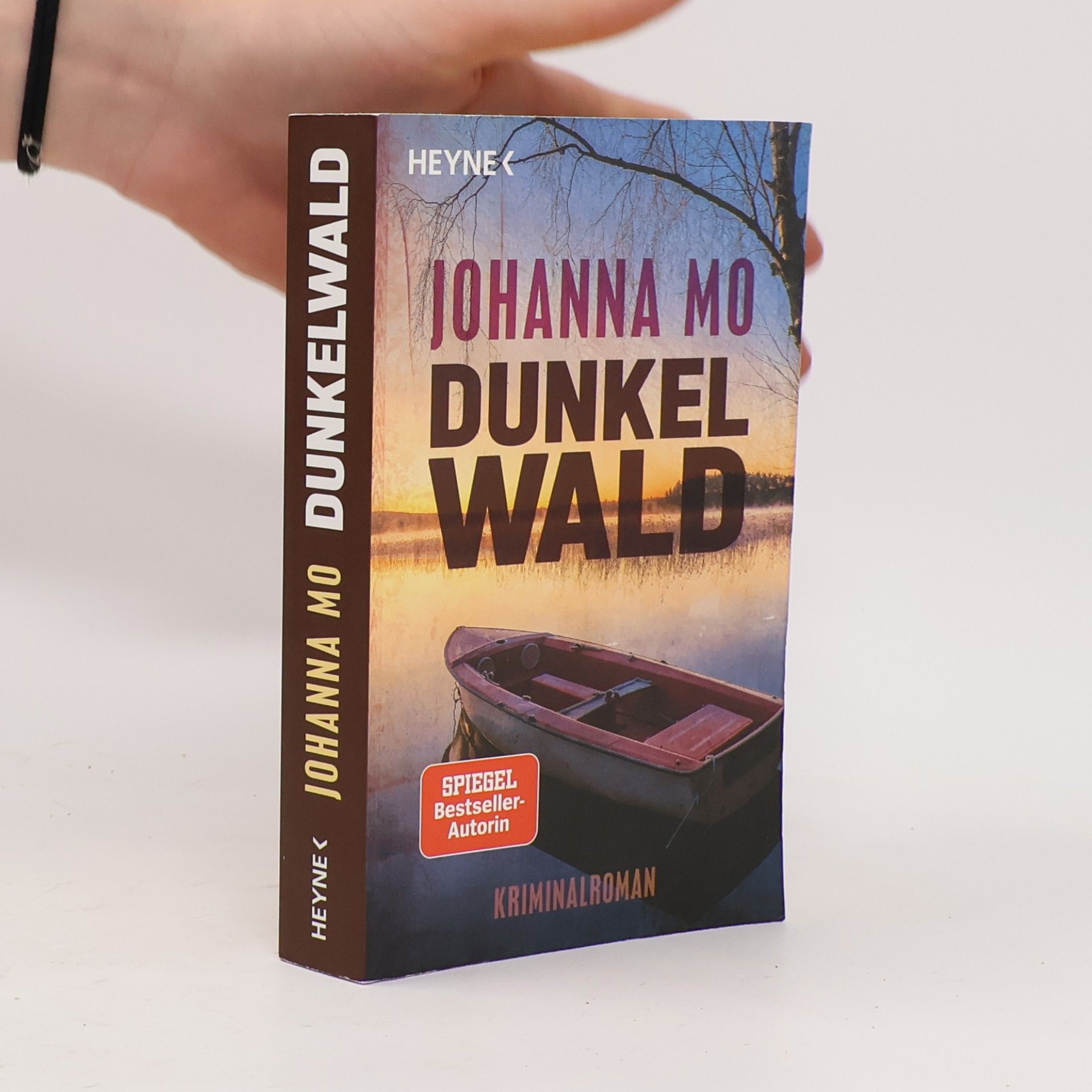 Johanna Mo Dunkelwald