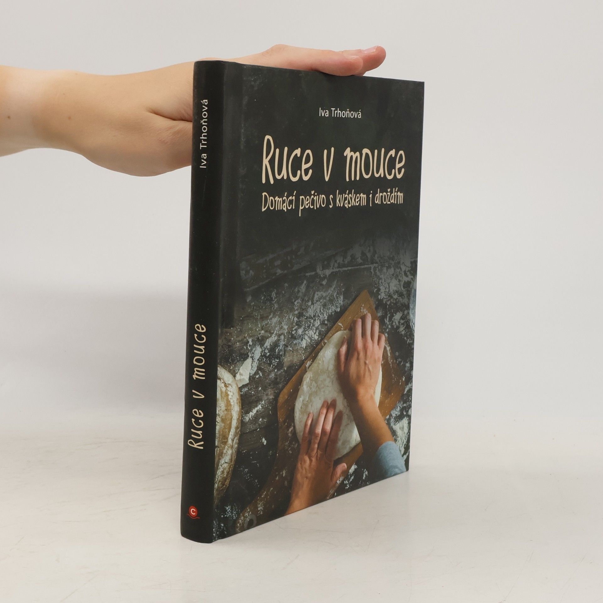 Iva Trhoňová Ruce v mouce