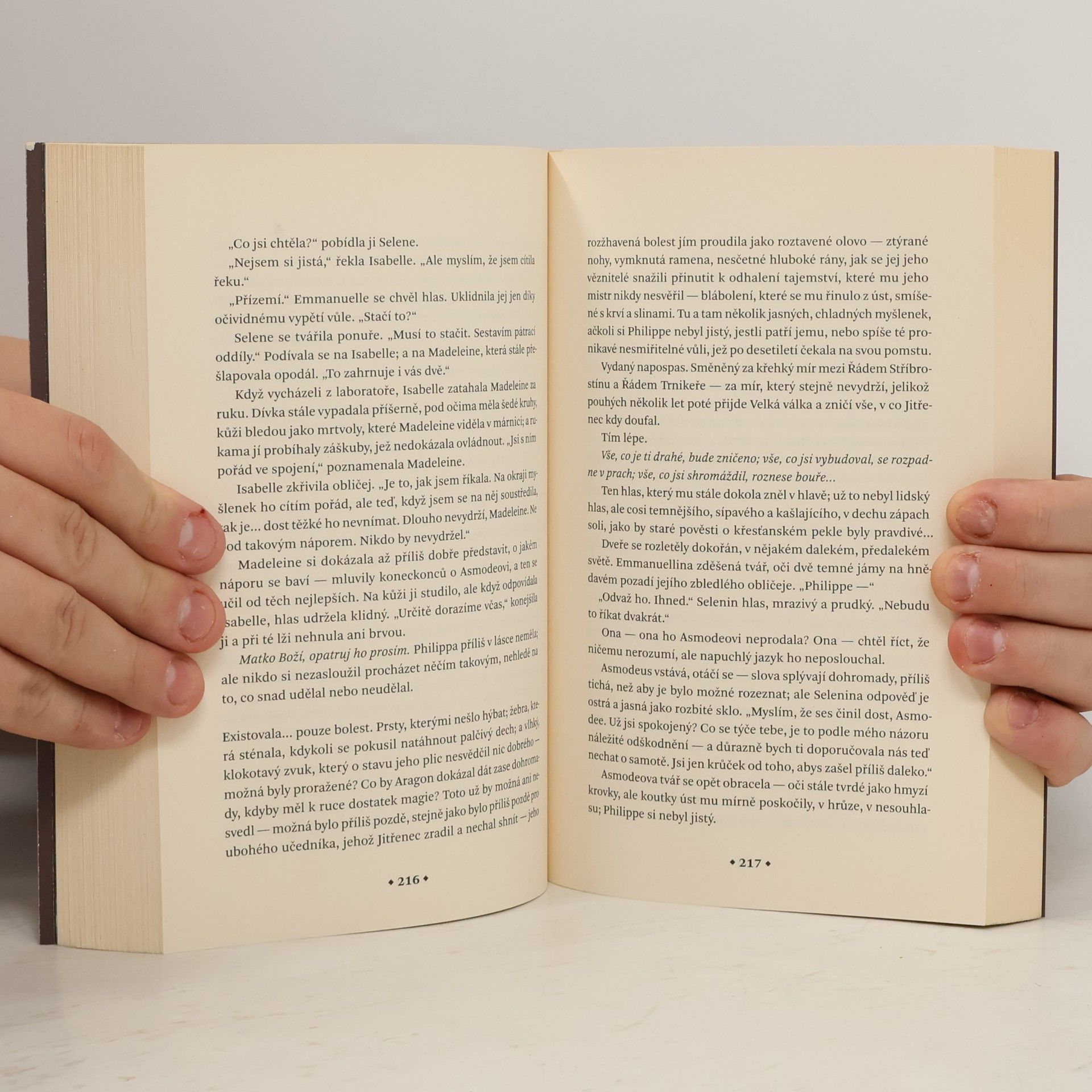 Aliette de Bodard Dominium Padlých andělů. 1. díl. Řád zlomených křídel