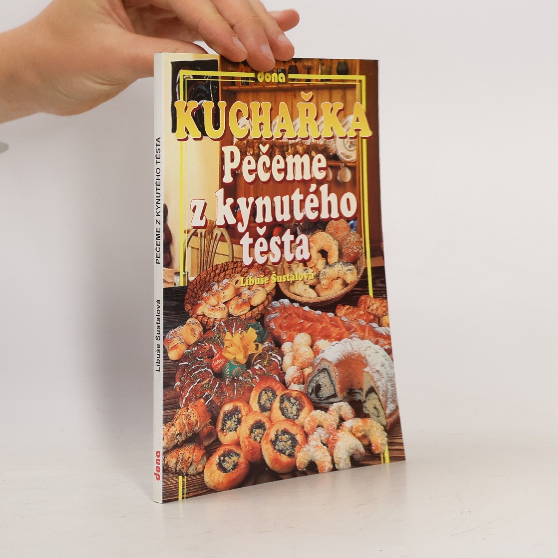 Kuchařka : pečeme z kynutého těsta