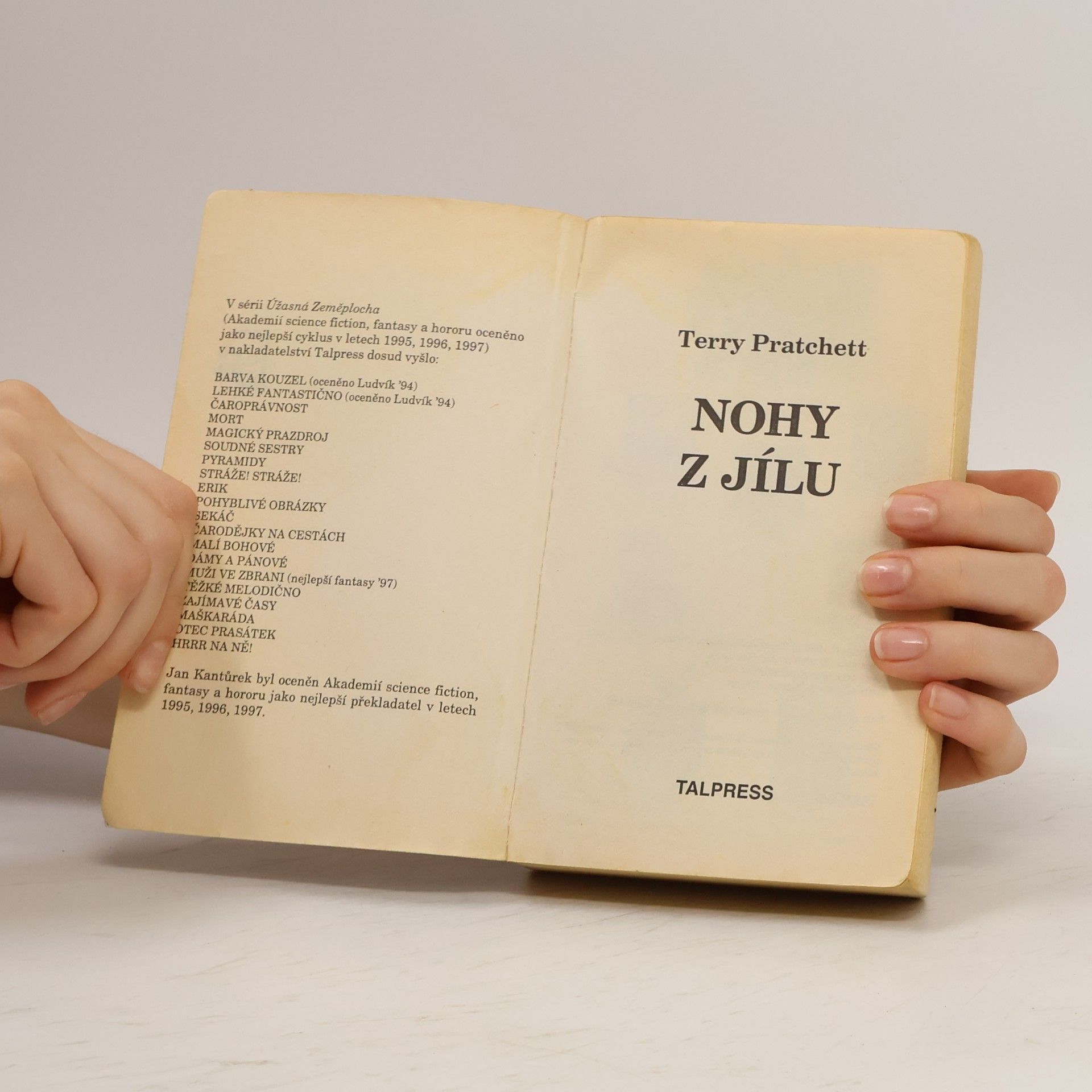 Terry Pratchett Nohy z jílu