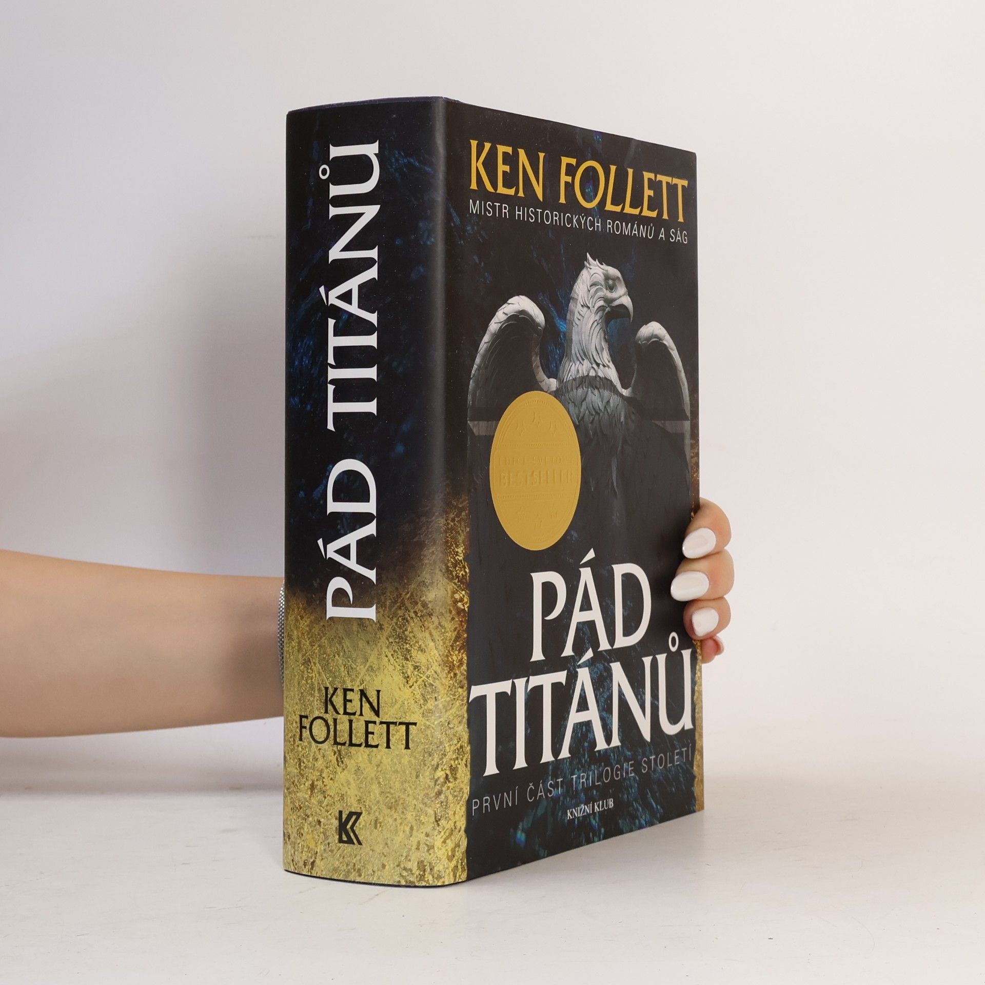 Ken Follett Pád titánů
