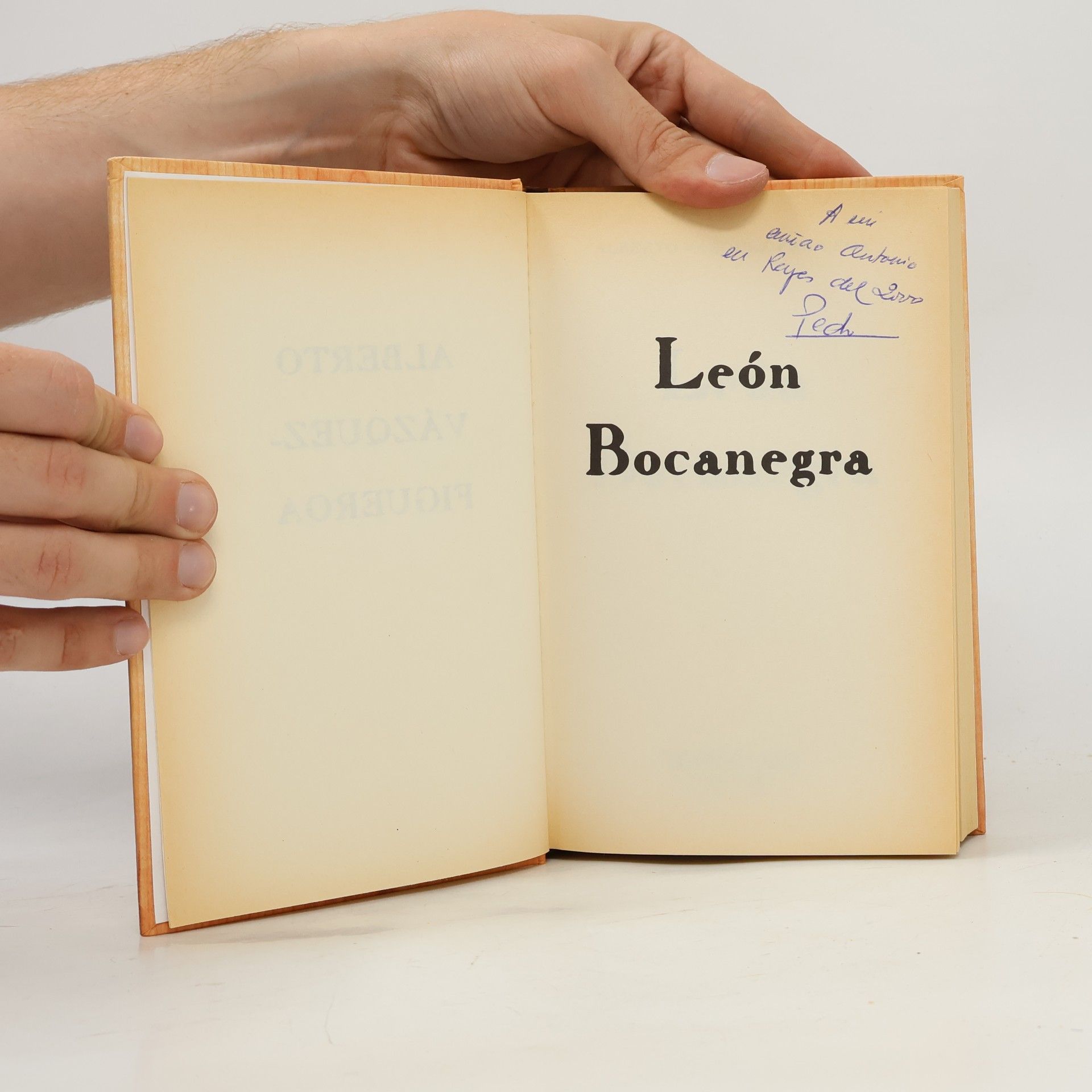 Alberto Vázquez-Figueroa Biblioteca de Autor: León Bocanegra