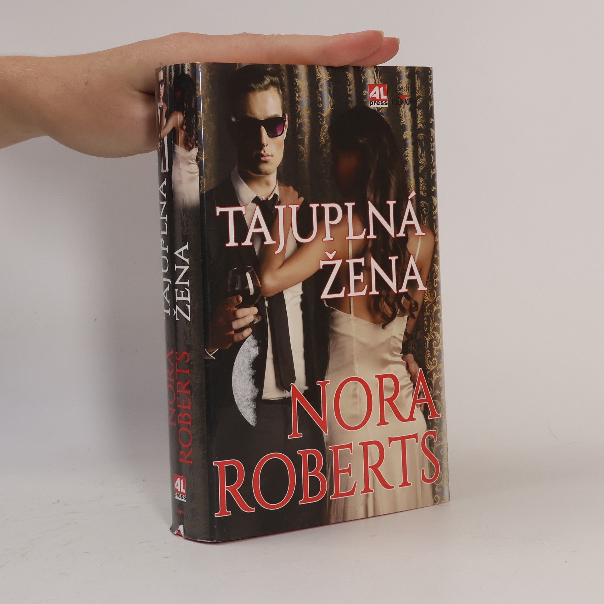 Nora Roberts Tajuplná žena