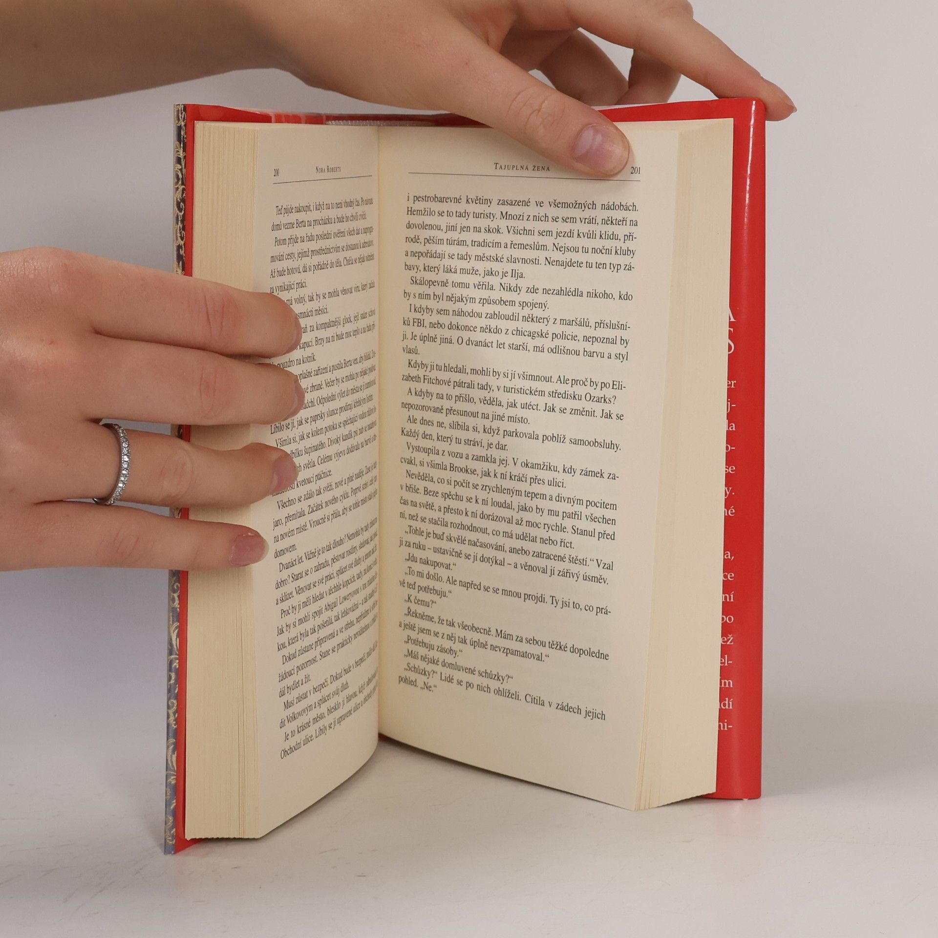 Nora Roberts Tajuplná žena