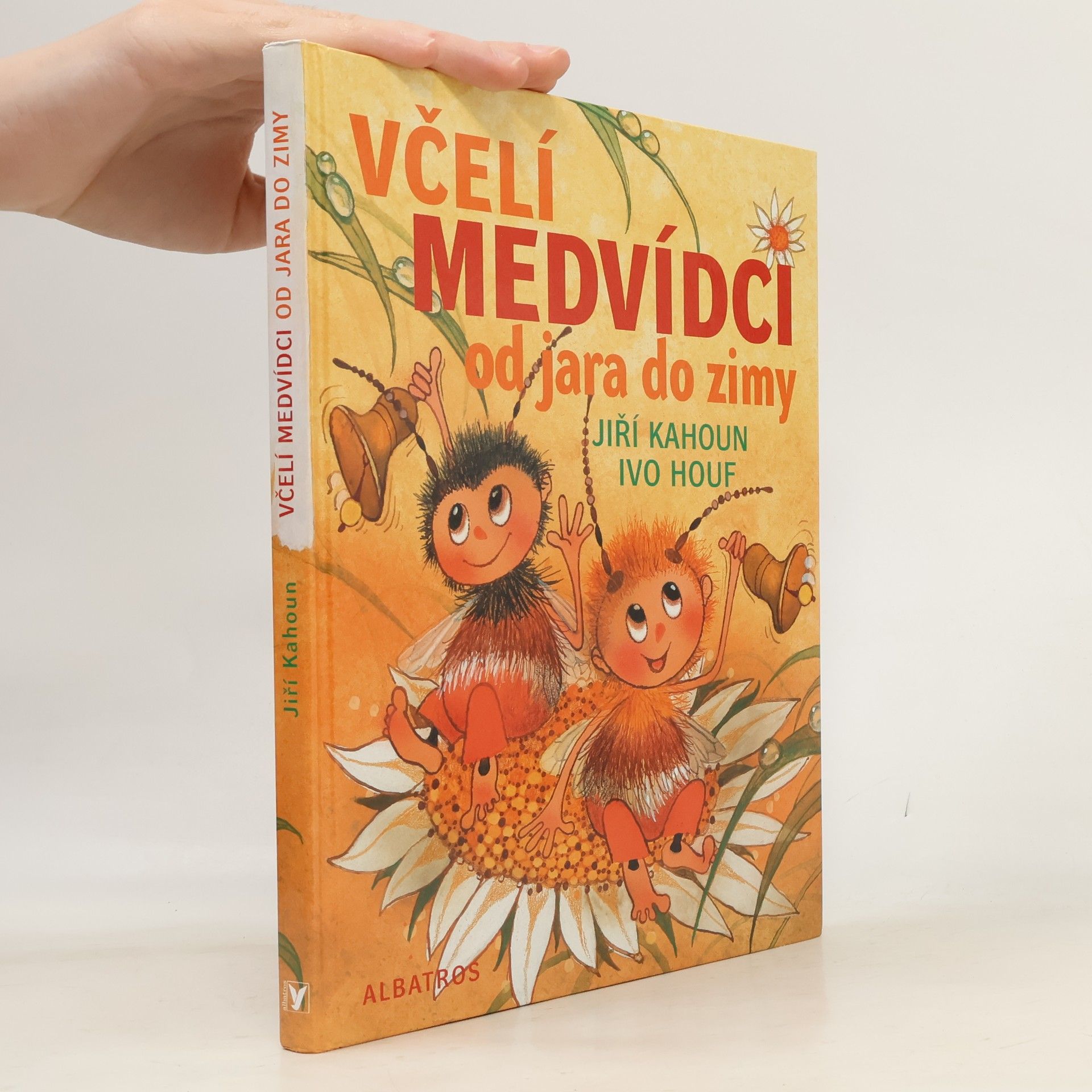 Ivo Houf Včelí medvídci od jara do zimy