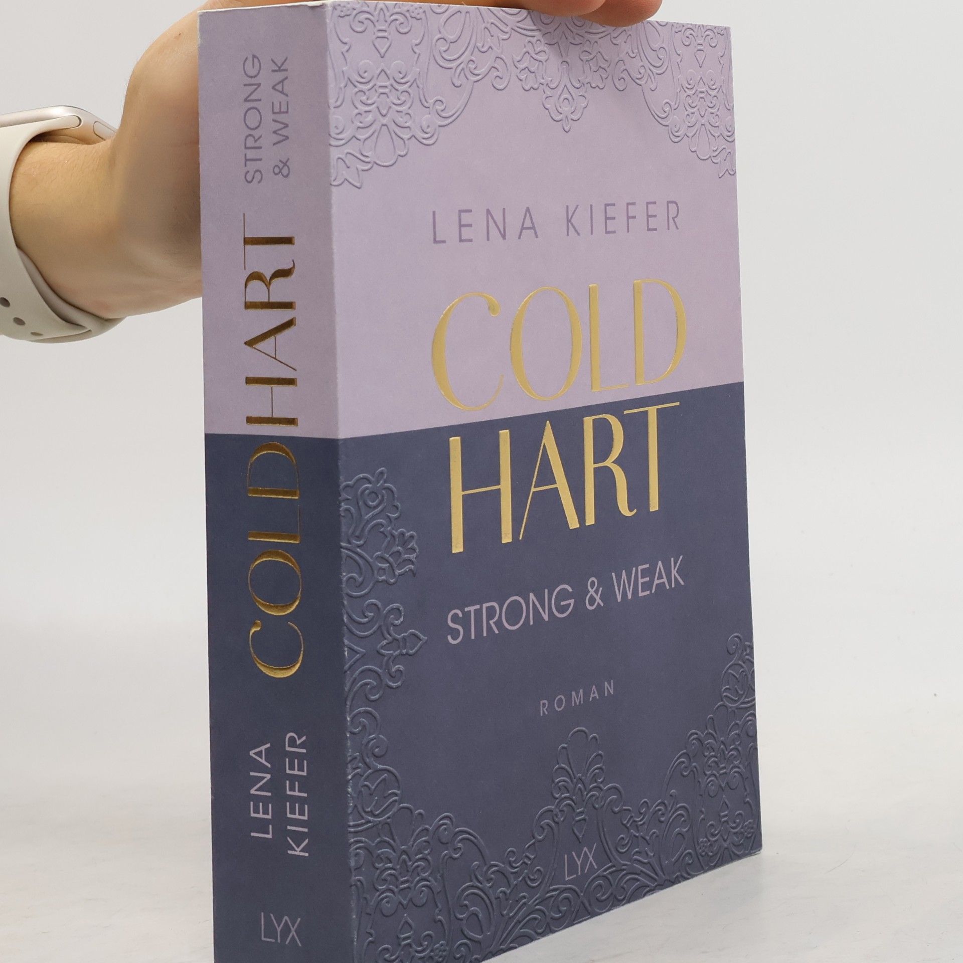 Lena Kiefer Strong & Weak