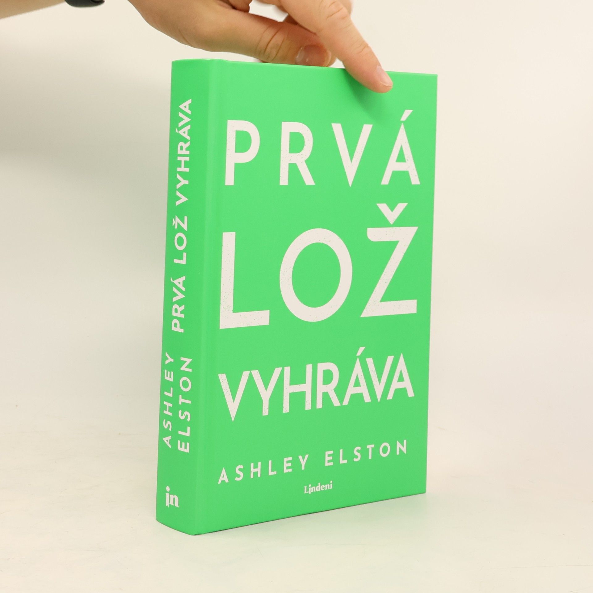 Ashley Elston Prvá lož vyhráva