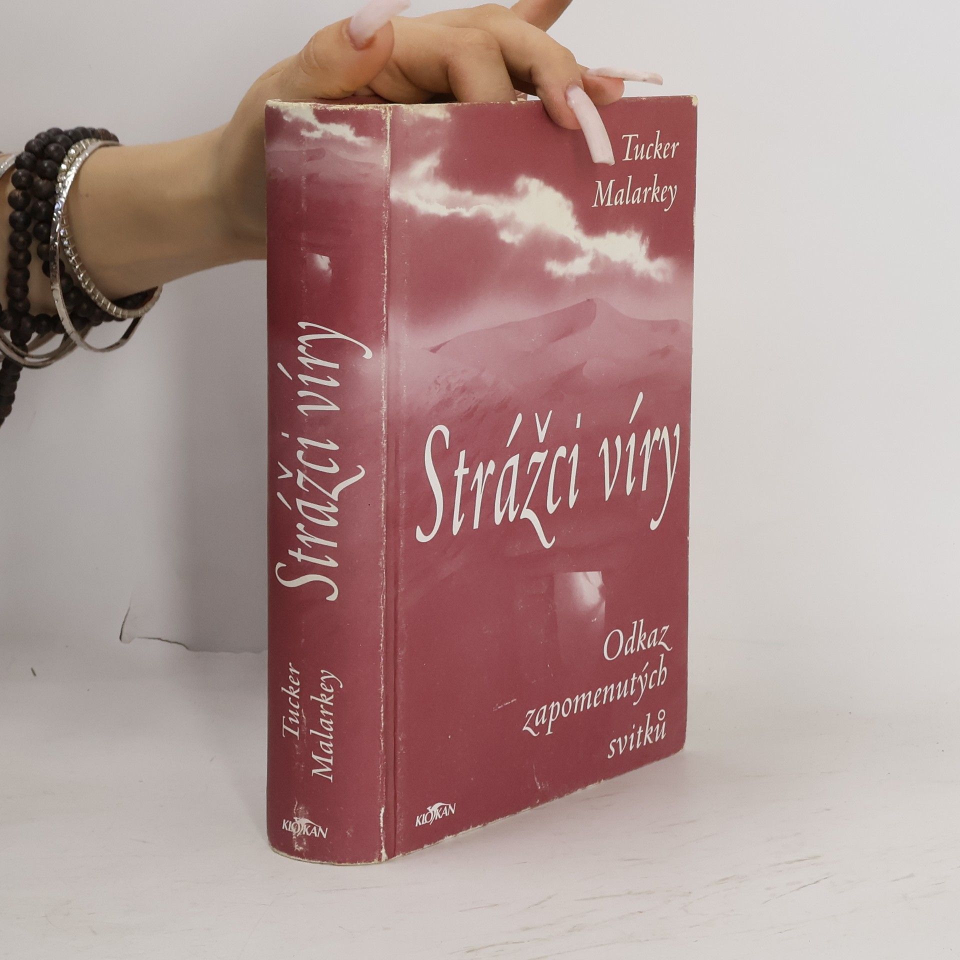 Tucker Malarkey Strážci víry. Odkaz zapomenutých svitků