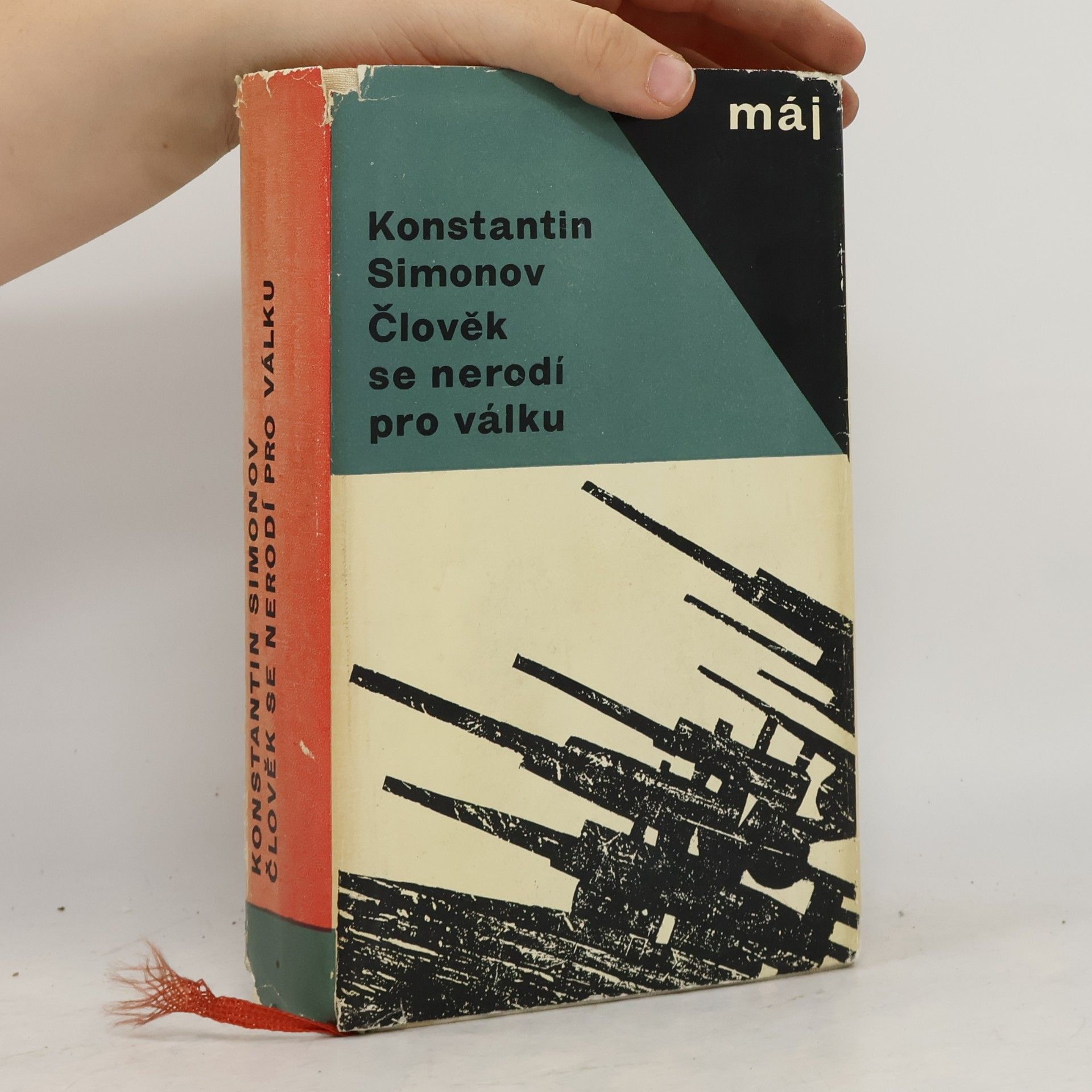 Konstantin Simonow Člověk se nerodí pro válku