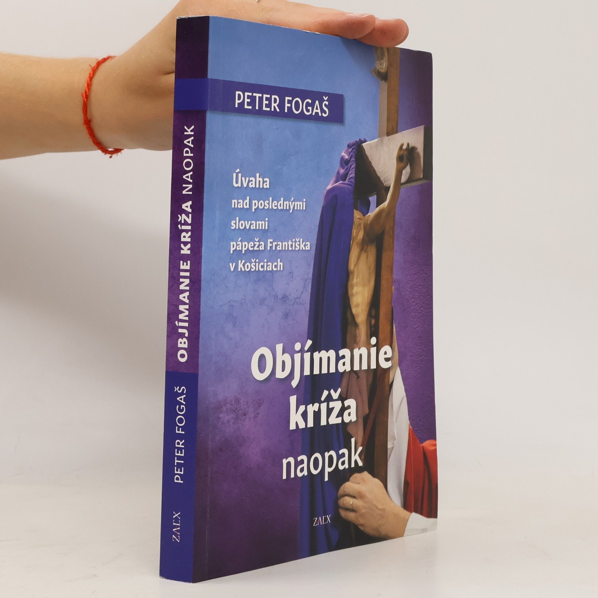 Objímanie kríža naopak