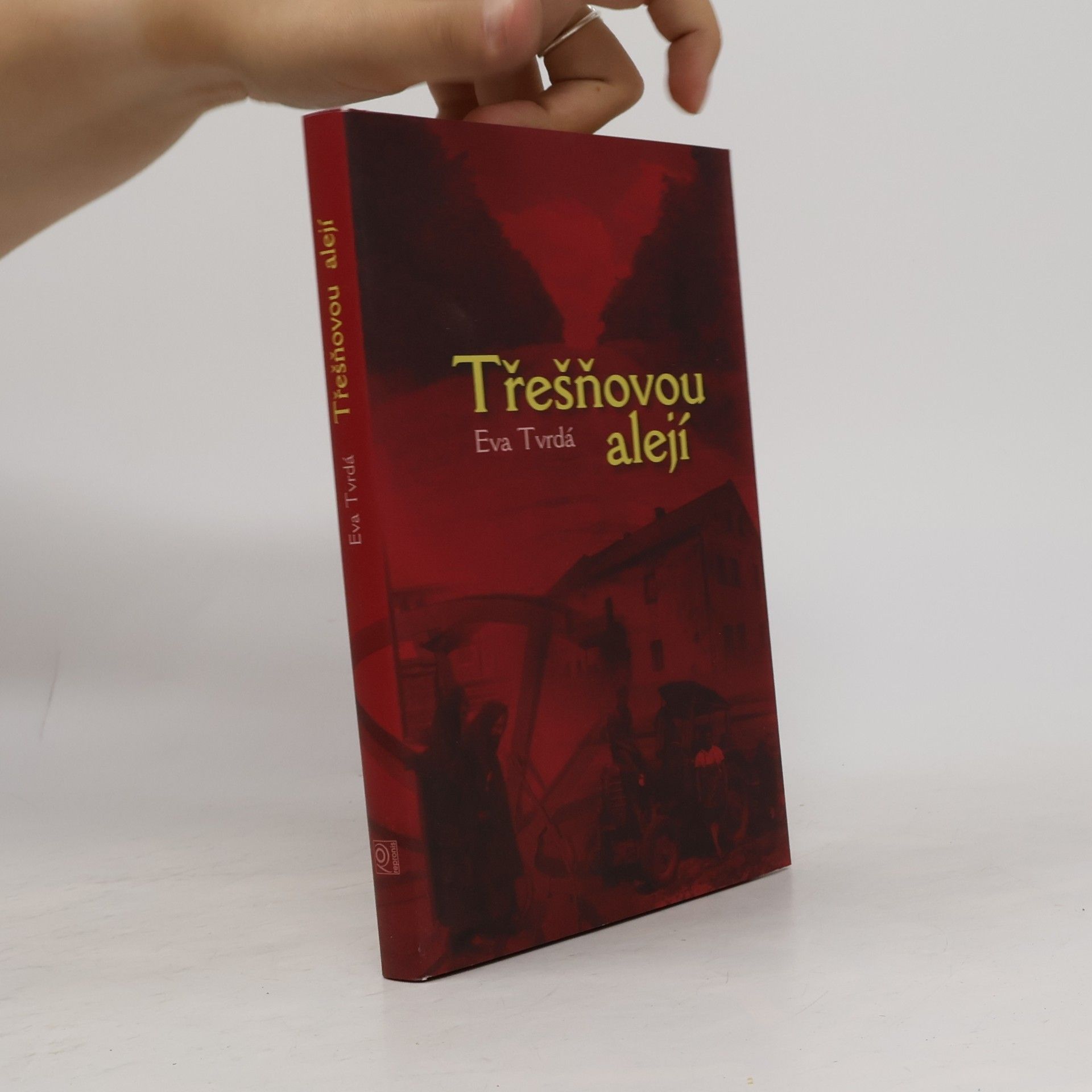 Eva Tvrdá Třešňovou alejí