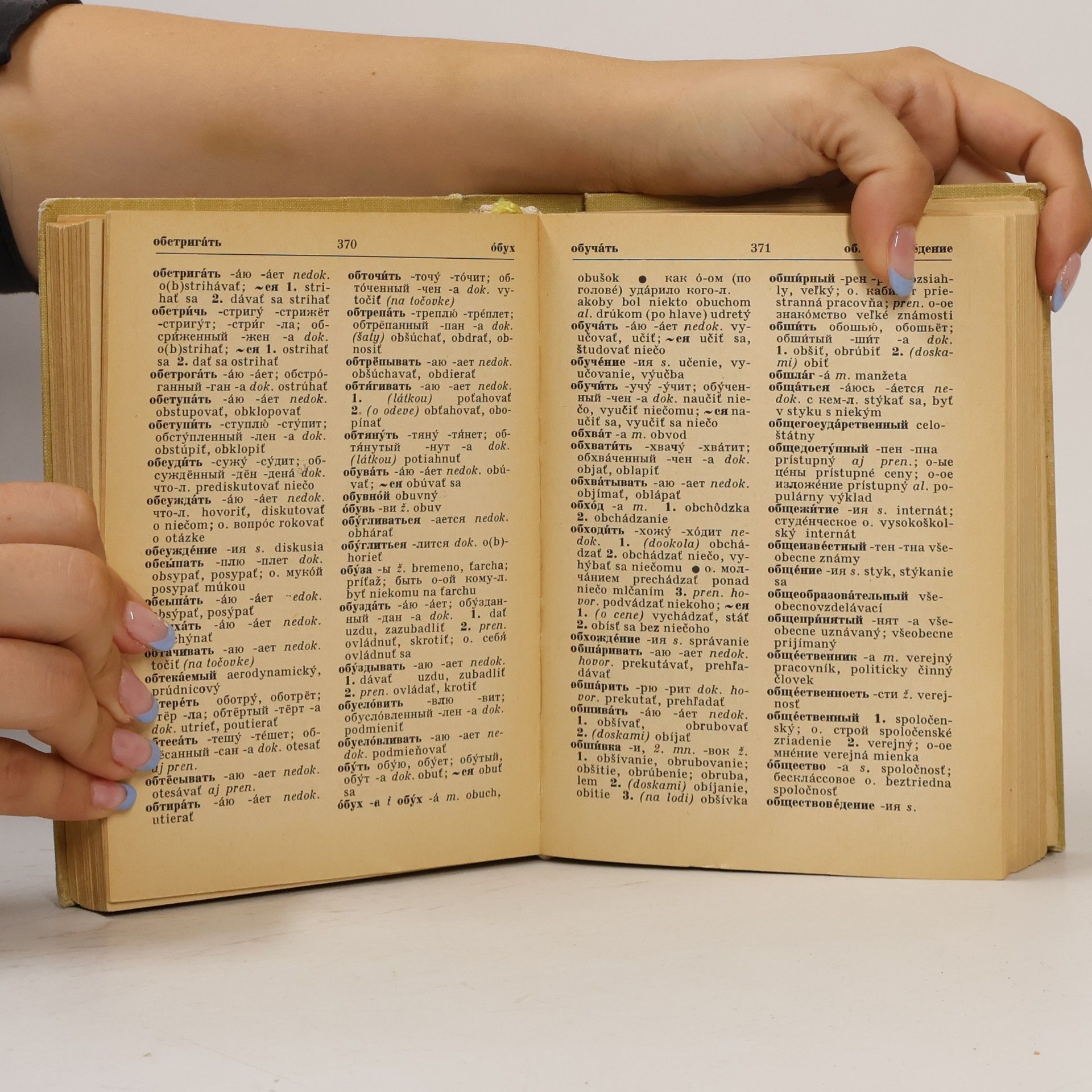 Various authors Rusko-slovenský slovník