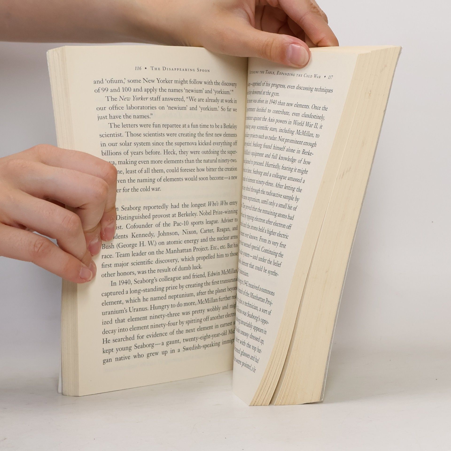 Sam Kean The disappearing spoon : and other true tales of madness, love, and the history of the world from the periodic table of the elements