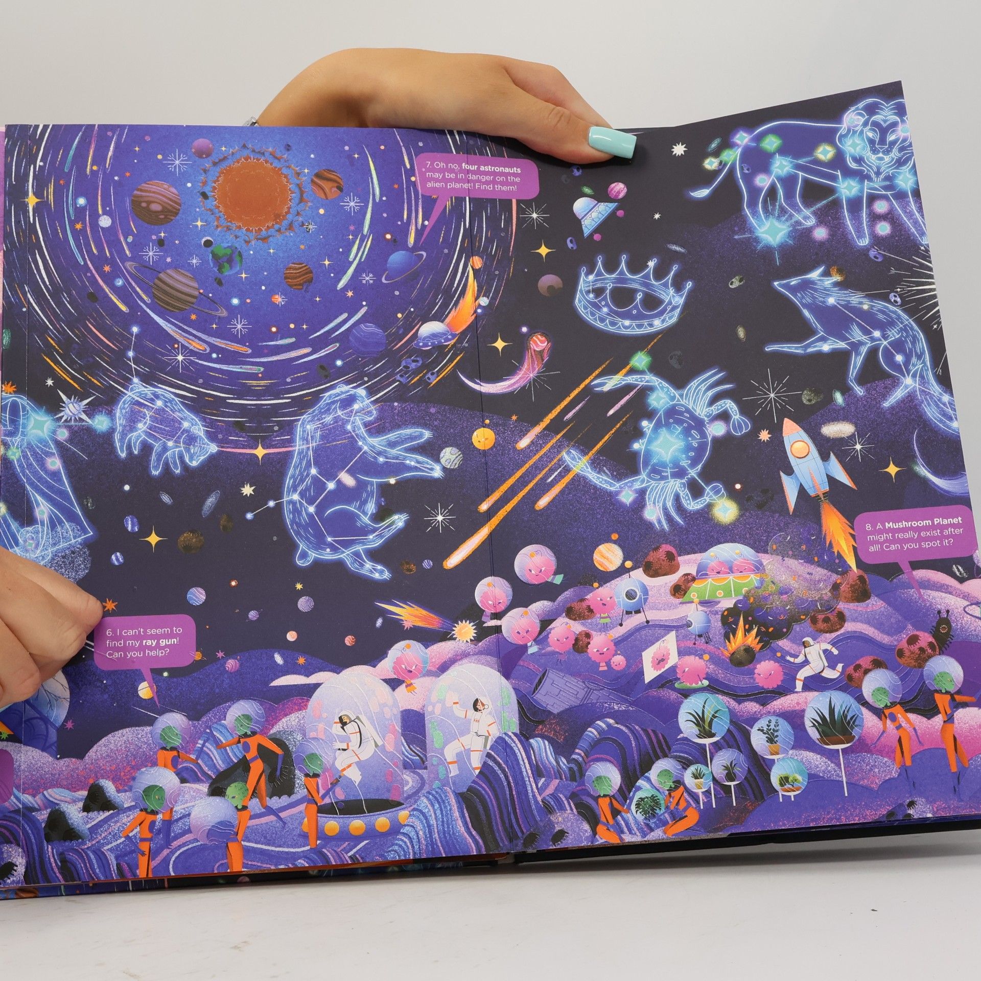 Kolektiv autorů Day & Night: Outer Space: Explore the World Around the Clock