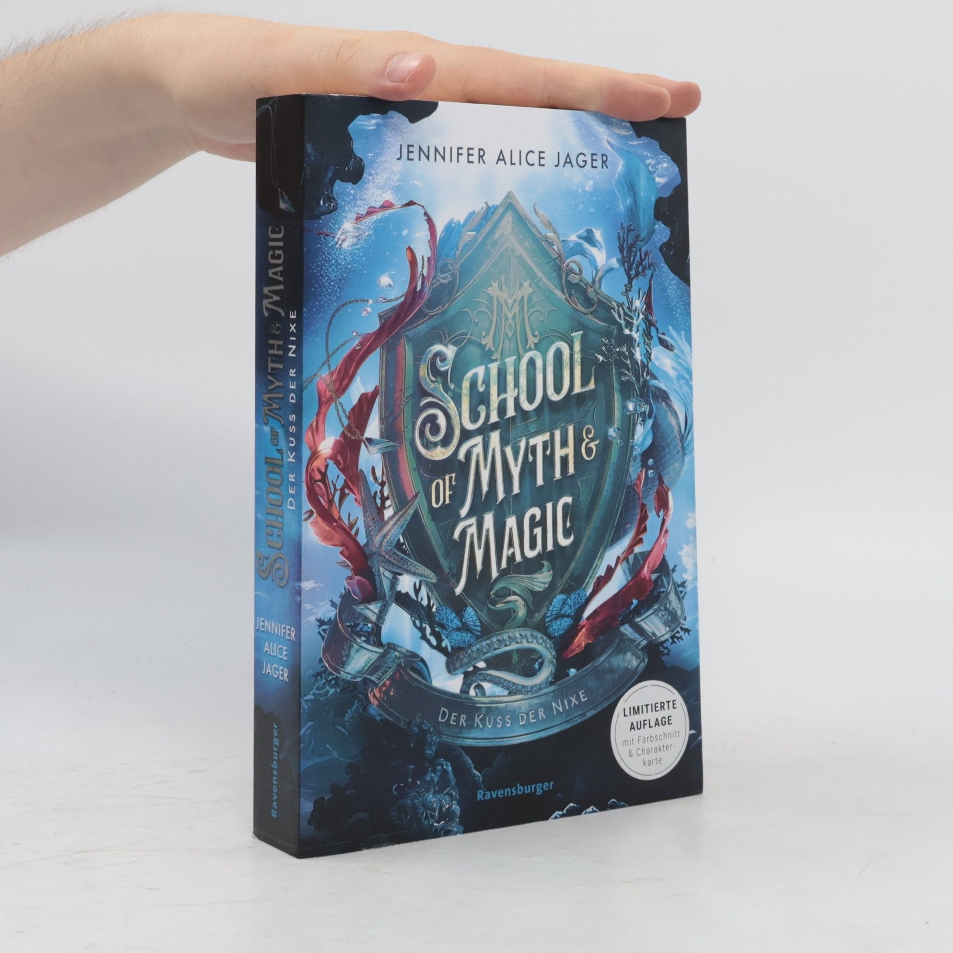 School of Myth & Magic, Band 1: Der Kuss der Nixe (Limitierte Auflage mit Farbschnitt und Charakterkarte)