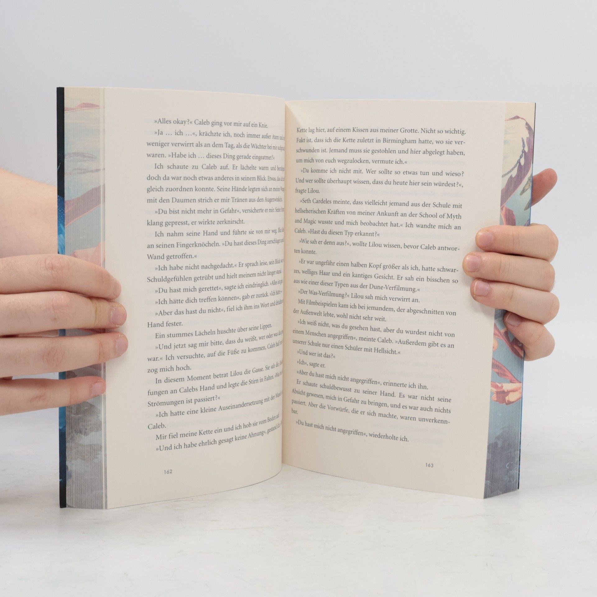 Jennifer Alice Jager School of Myth & Magic, Band 1: Der Kuss der Nixe (Limitierte Auflage mit Farbschnitt und Charakterkarte)