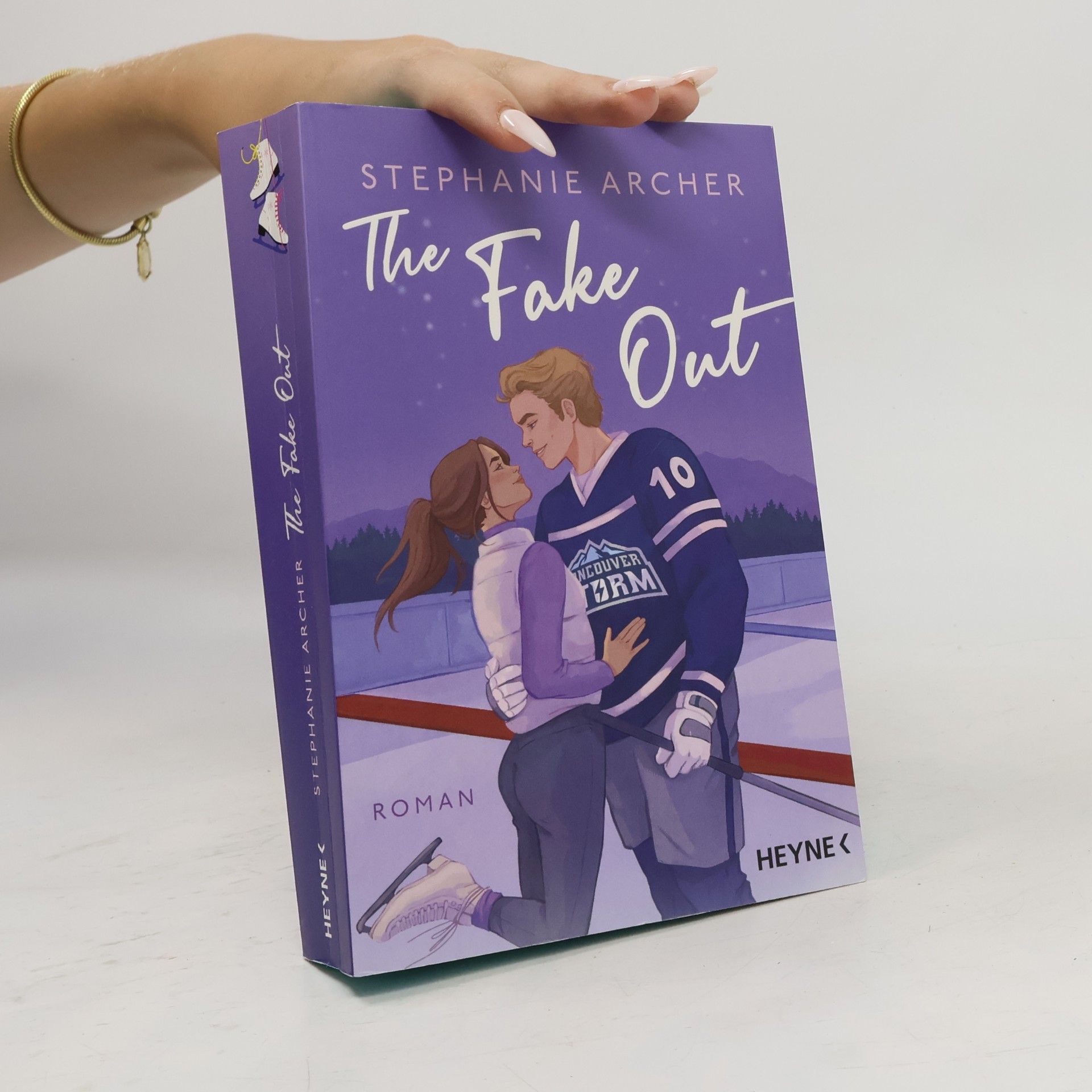 Stephanie Archer The Fake Out