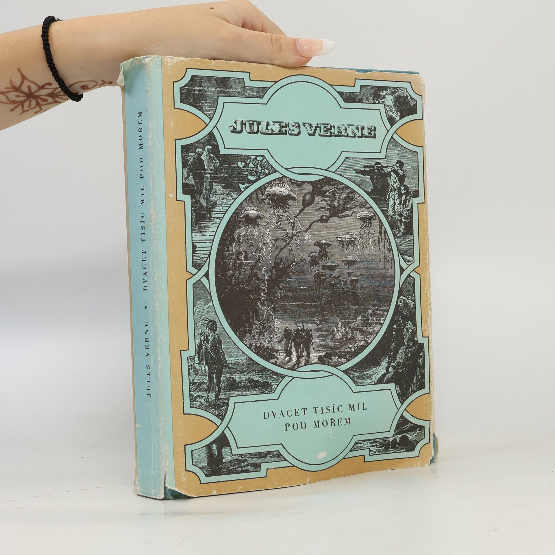 Jules Verne Dvacet tisíc mil pod mořem