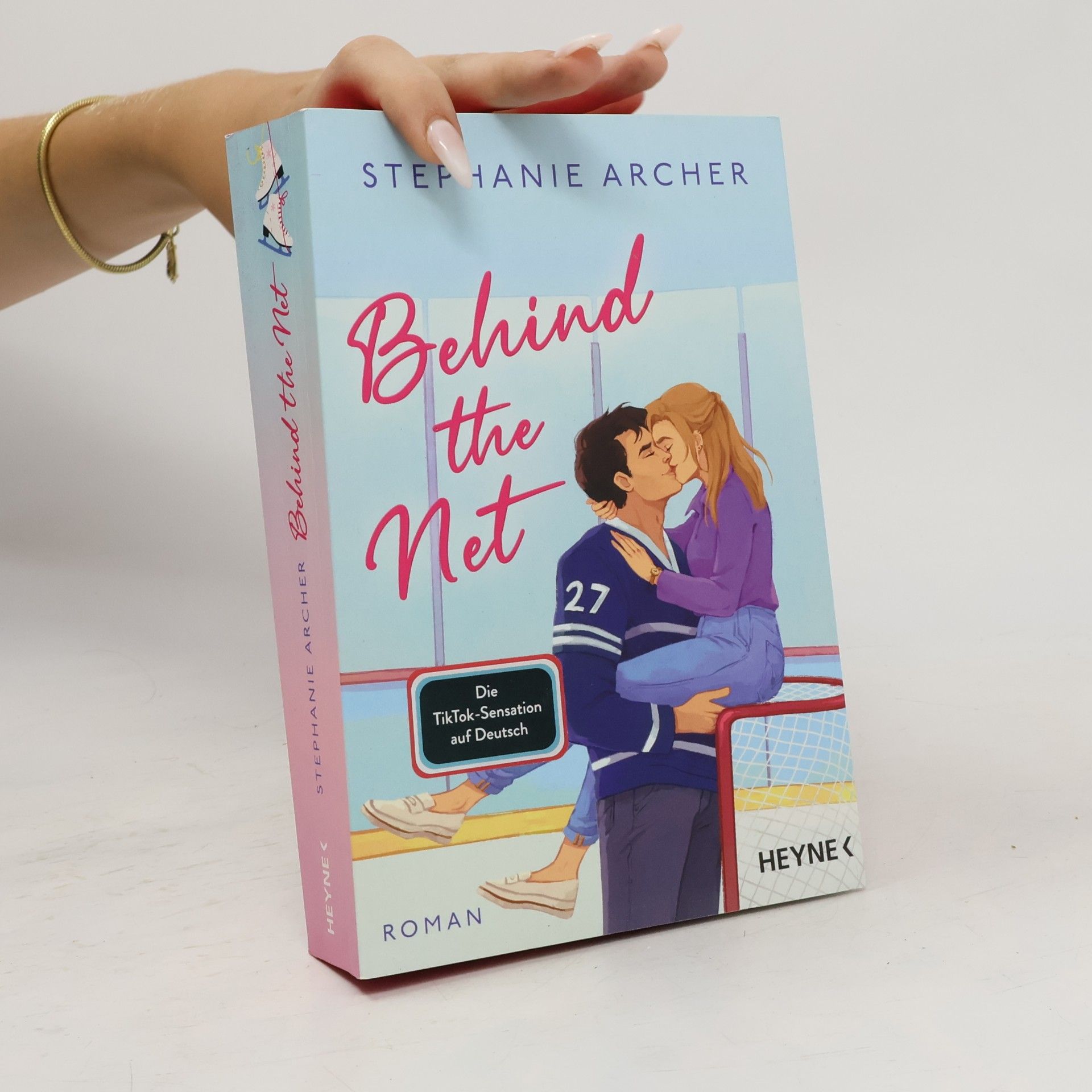 Stephanie Archer Behind the Net. Roman - Mit farbig gestaltetem Buchschnitt - nur in limitierter Erstauflage der gedruckten Ausgabe - Spicy Sportsromance für Fans von »Icebreaker«!