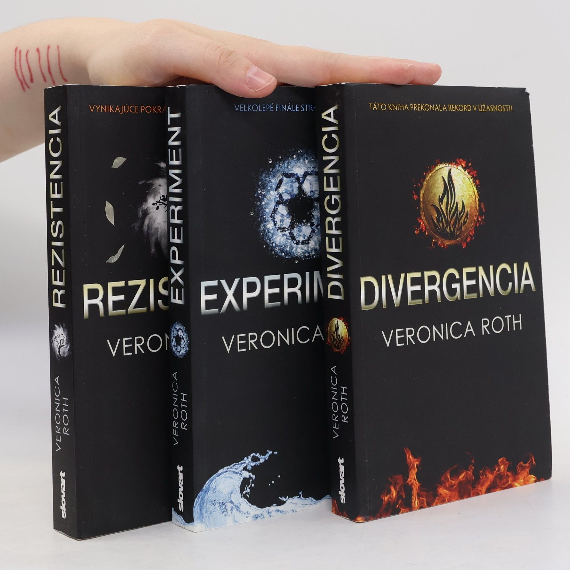 Veronica Rothová Divergencia. Experiment. Rezistencia. 1 - 3
