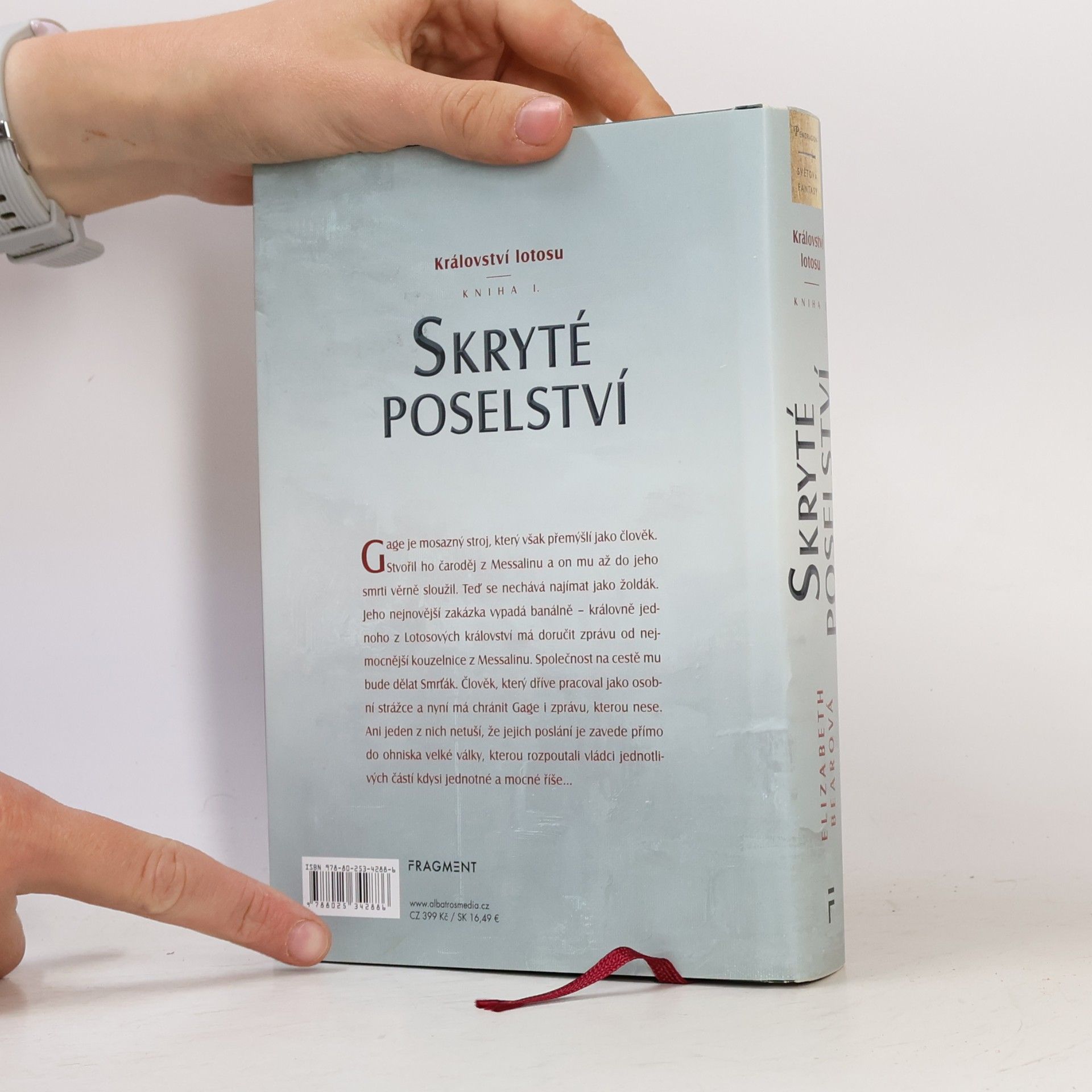 Elizabeth Bear Skryté poselství