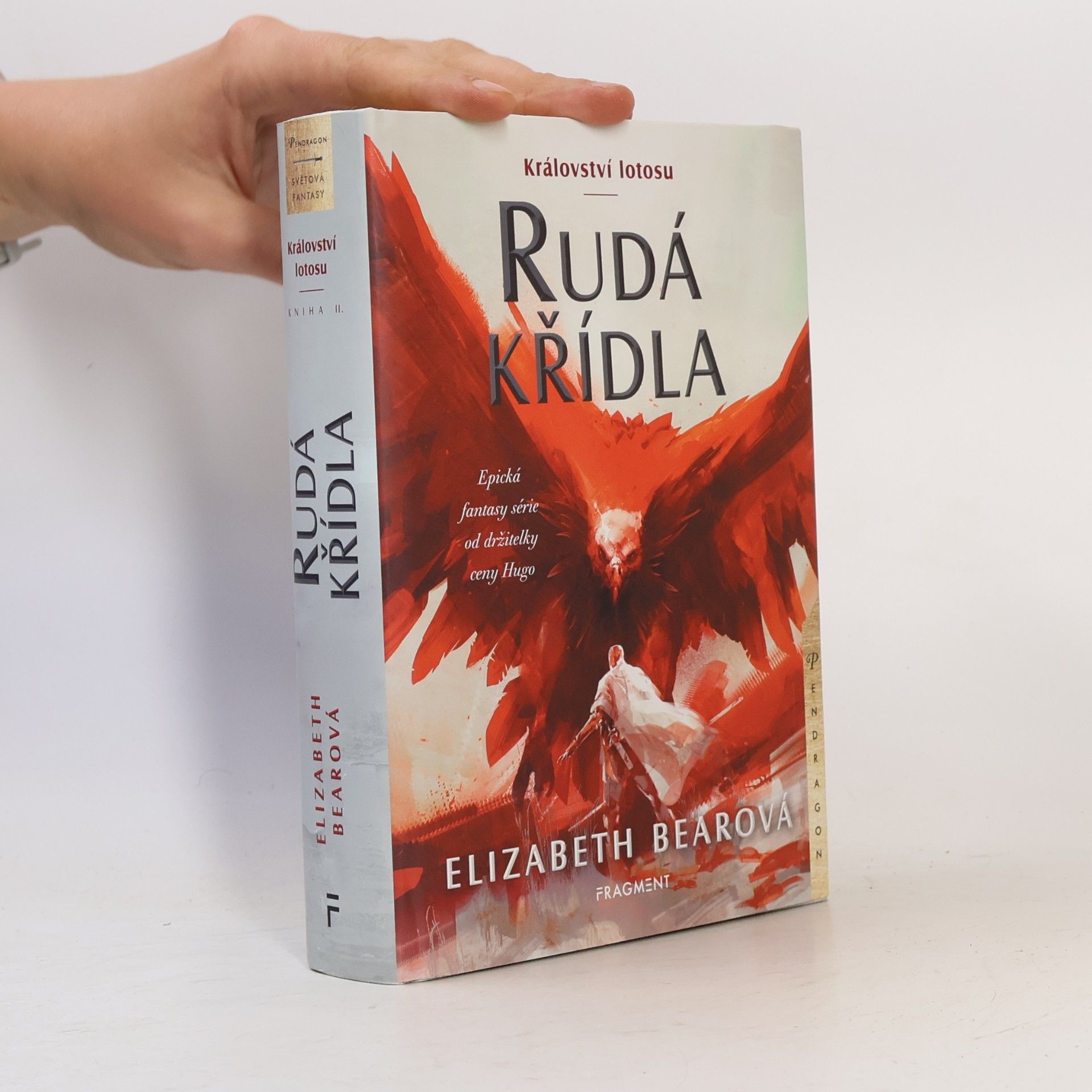 Elizabeth Bear Rudá křídla