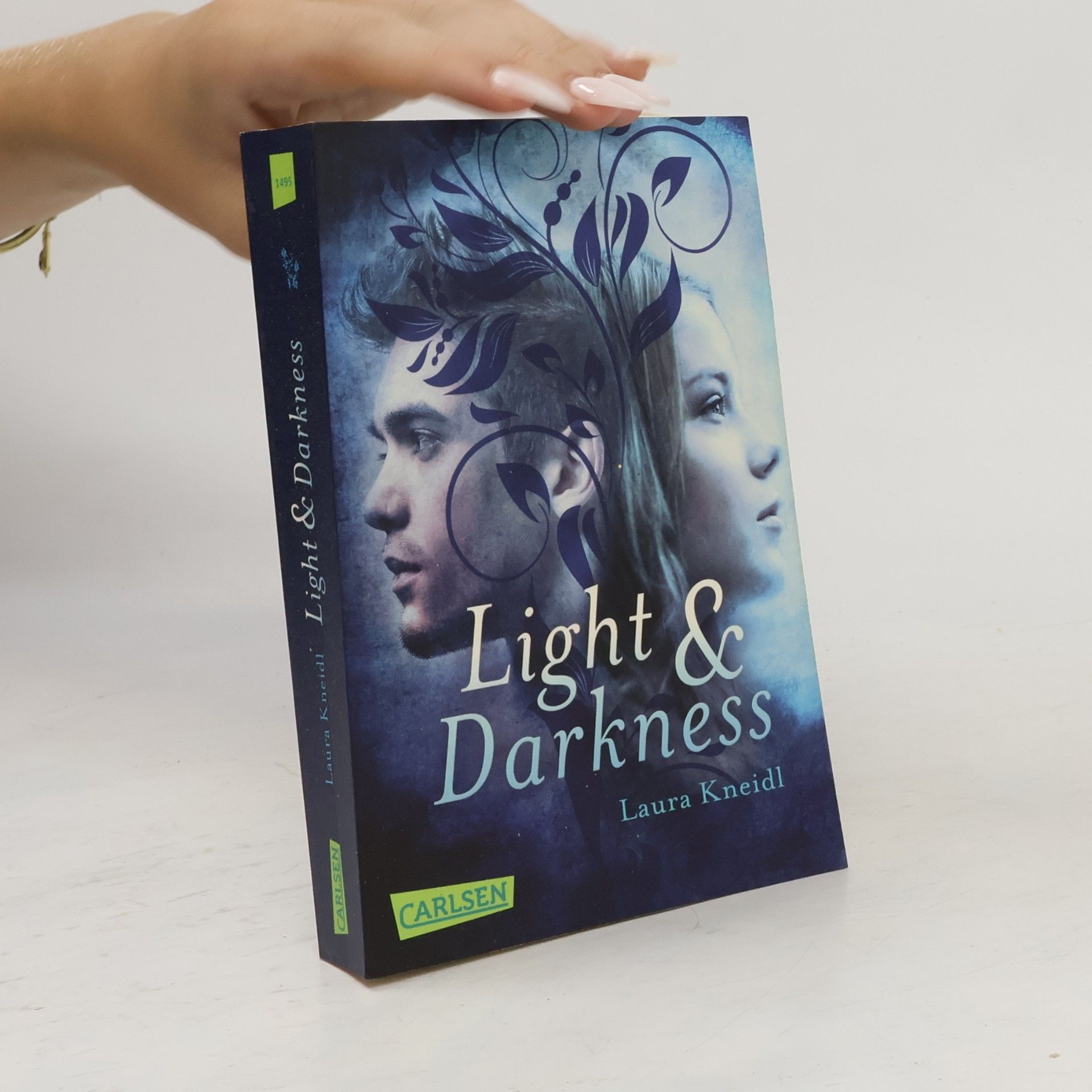 Laura Kneidl Light & darkness