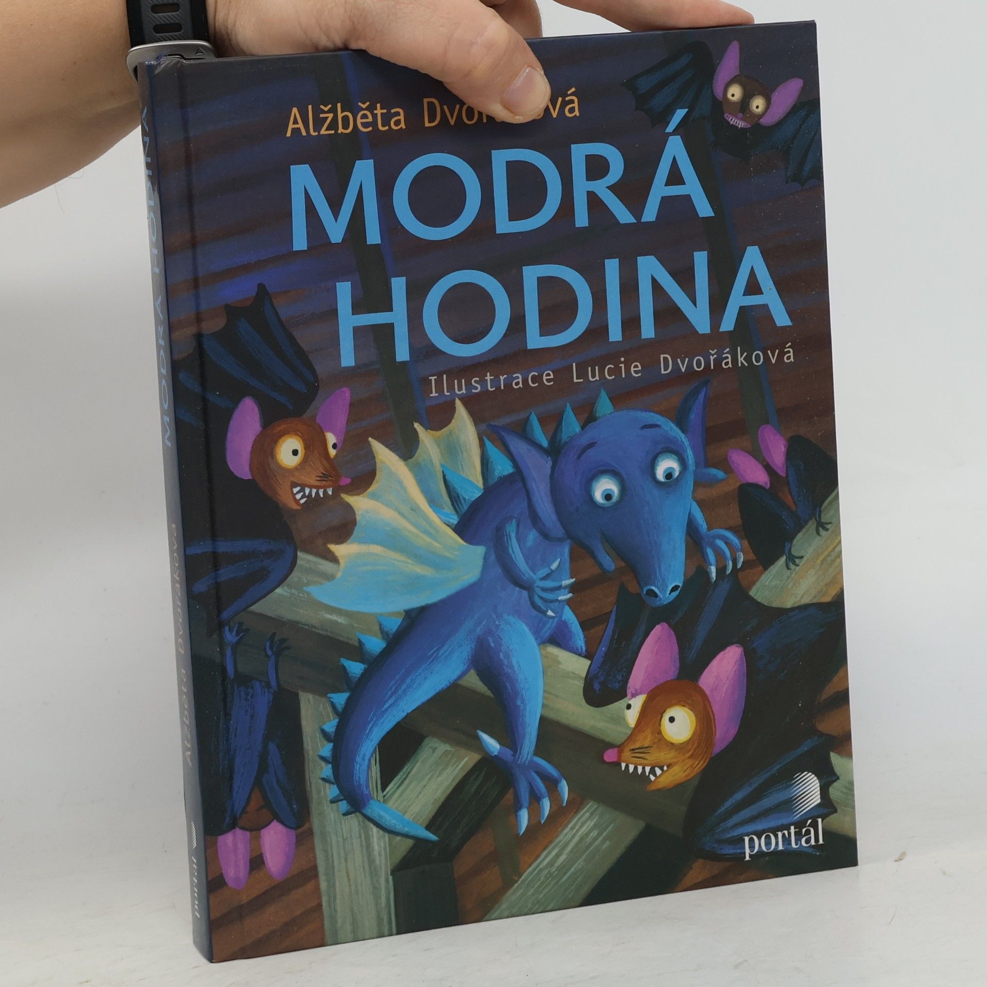 Lucie Dvořáková Modrá hodina