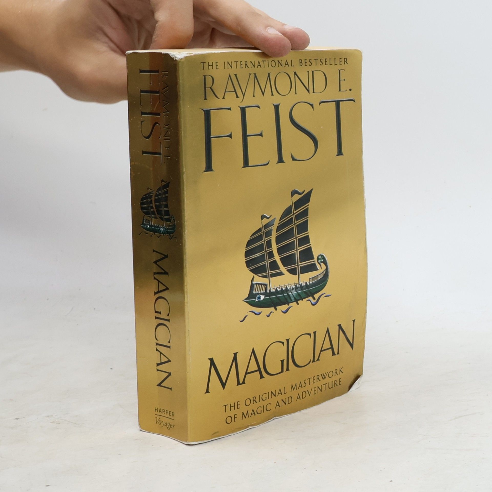 Raymond E. Feist Magician