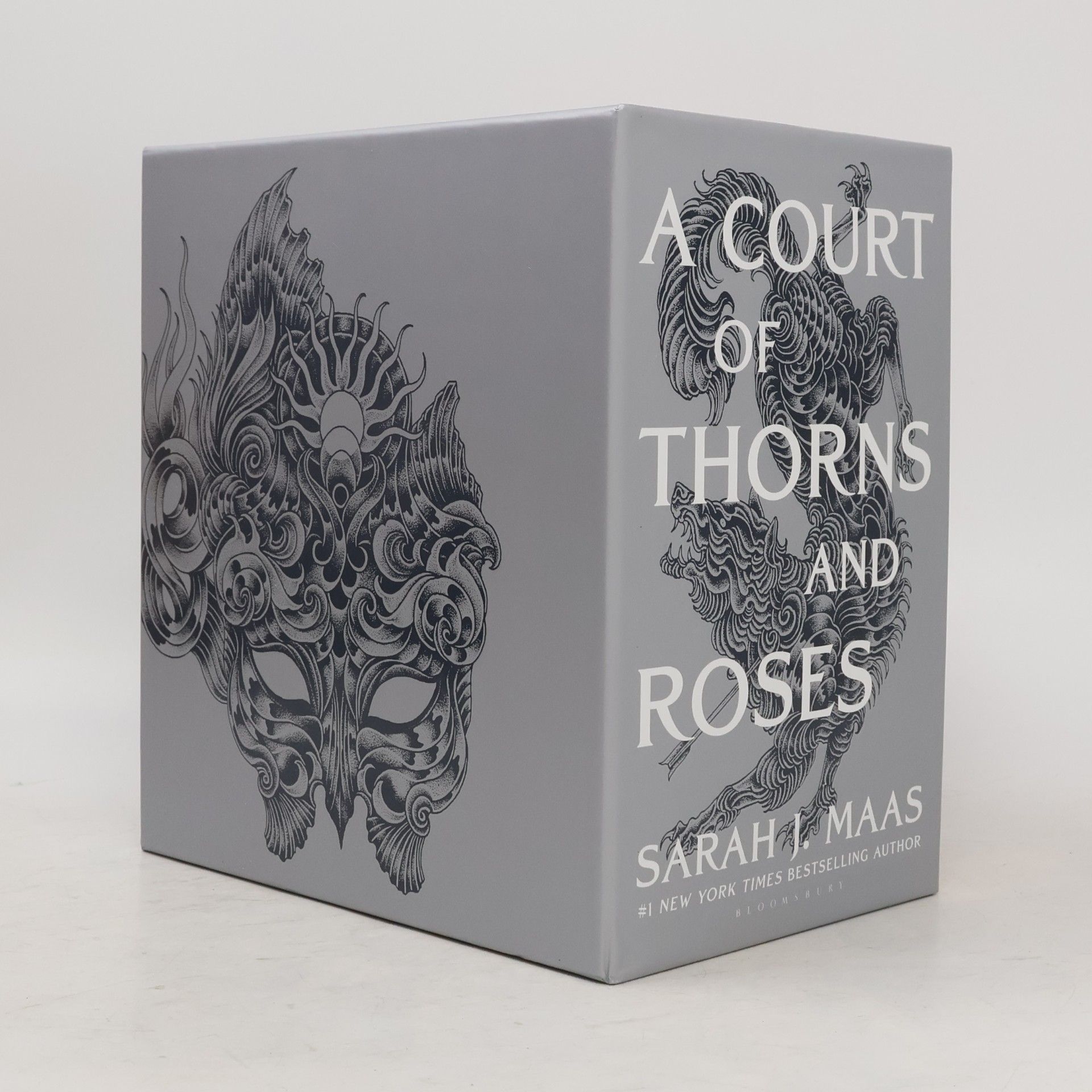 Sarah J. Maas A court of Thorns and Roses (1-5)