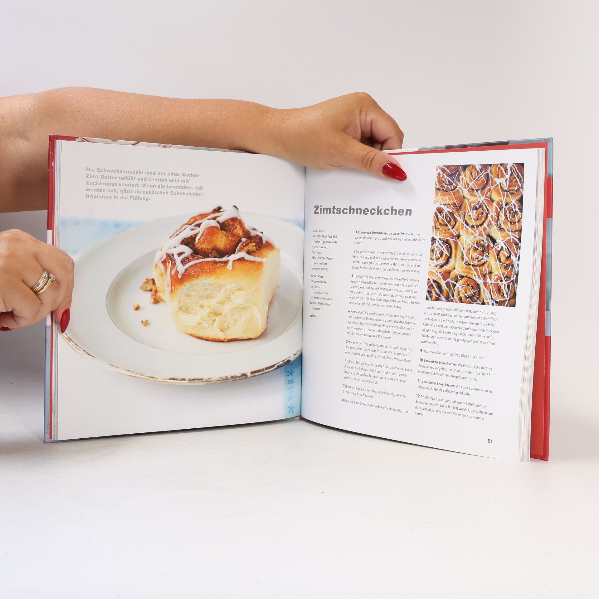 Annie Rigg Kinder backen Weihnachtssachen