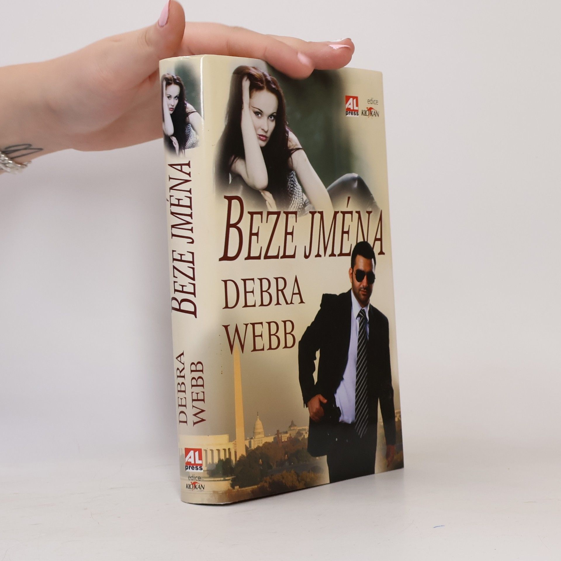 Debra Webb Beze jména