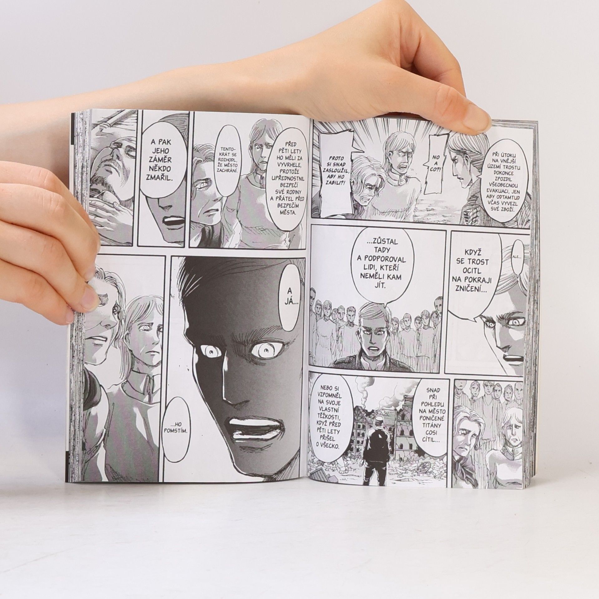 Hajime Isayama Útok titánů 14