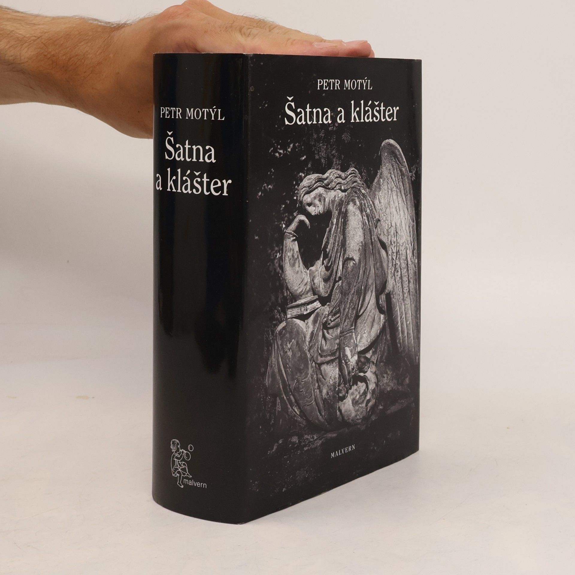 Petr Motýl Šatna a klášter