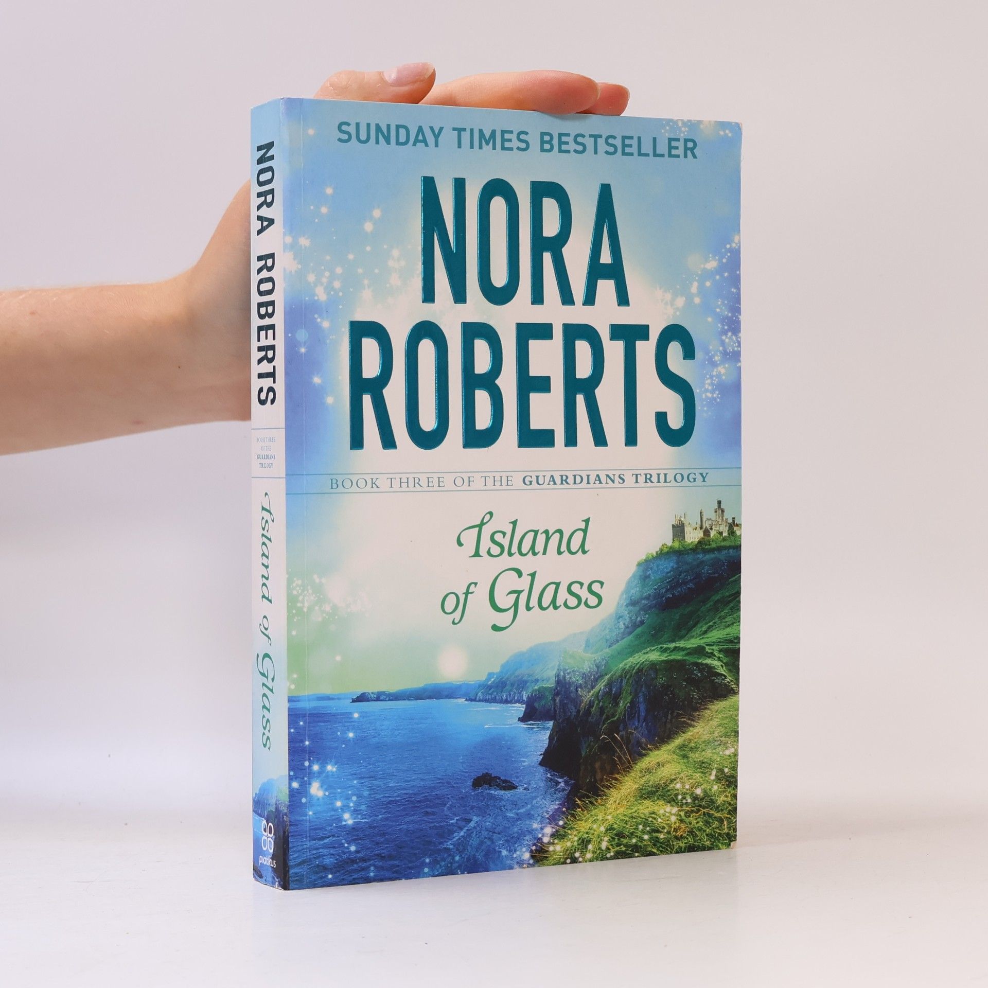 Nora Roberts Island of Glass