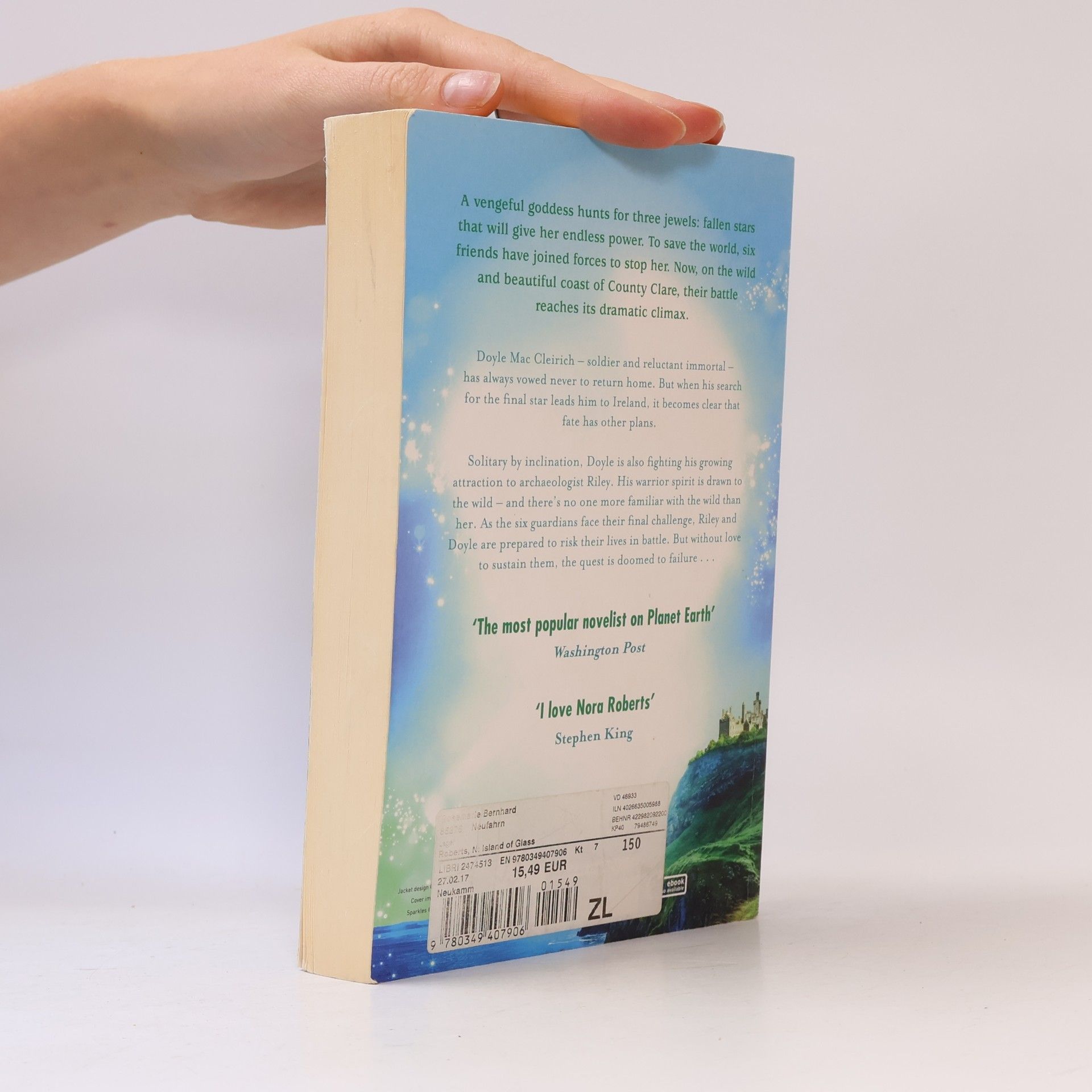 Nora Roberts Island of Glass