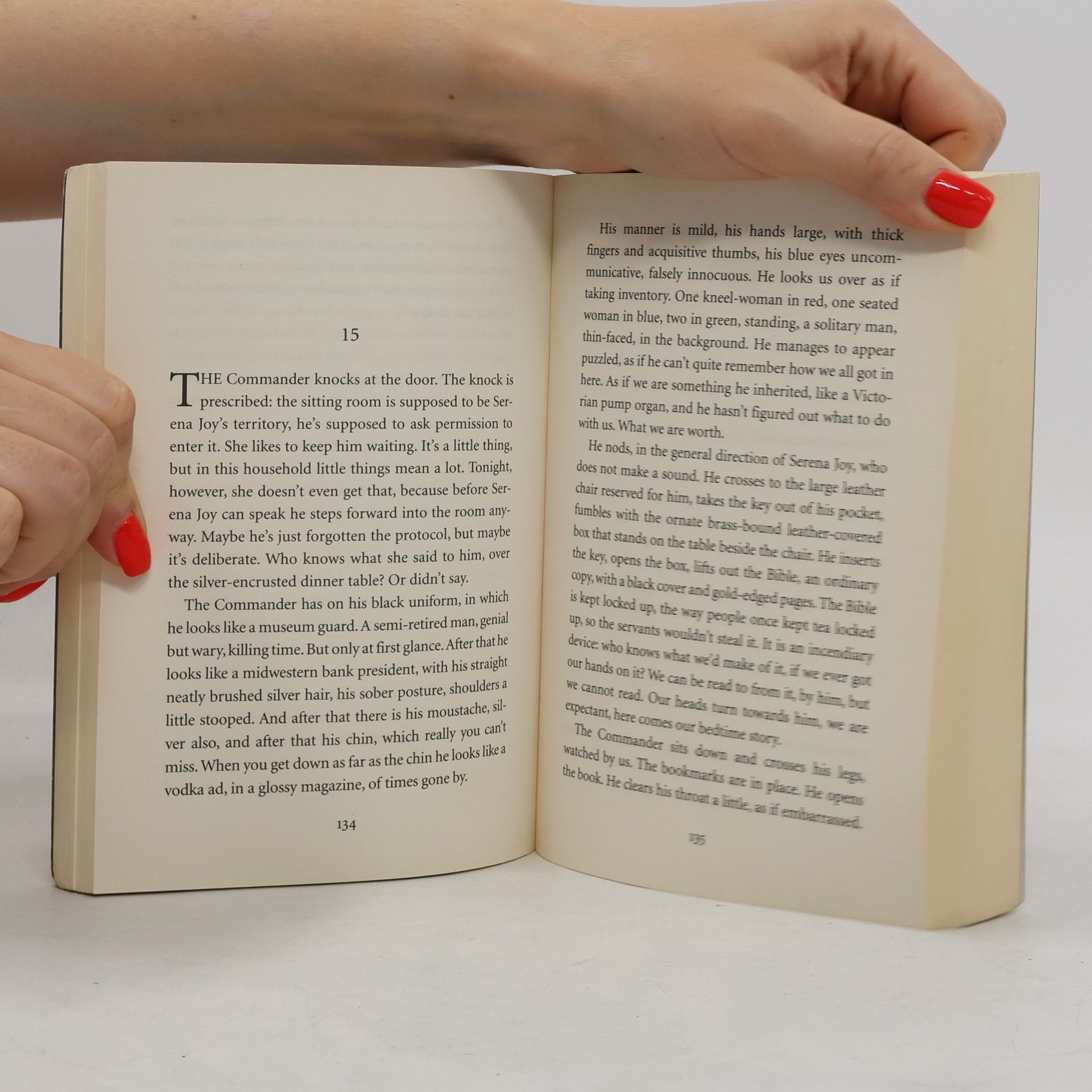 Margaret Atwood The handmaid's tale