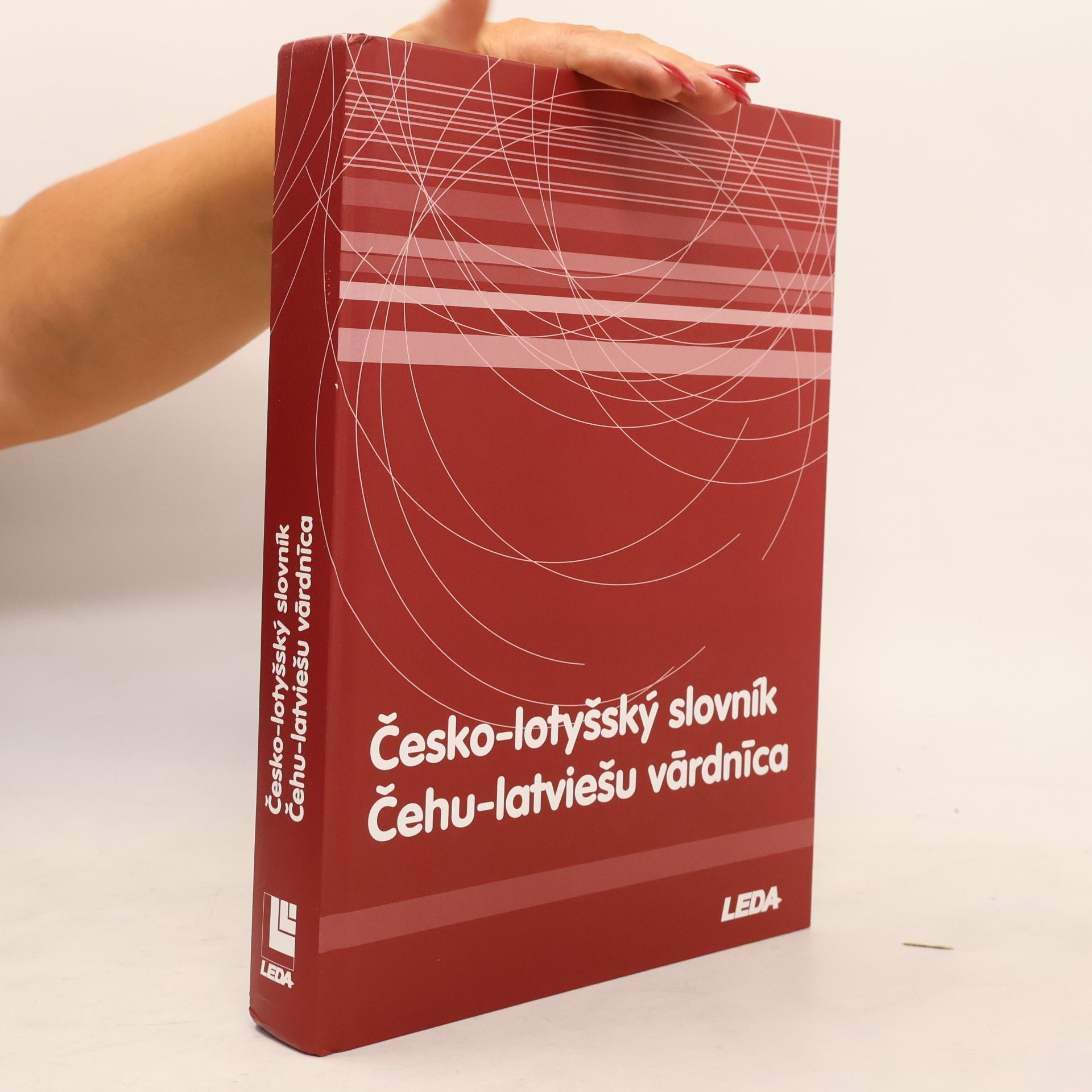 Sandra Nikulceva Česko-lotyšský slovník = Čehu-latviešu vārdnīca