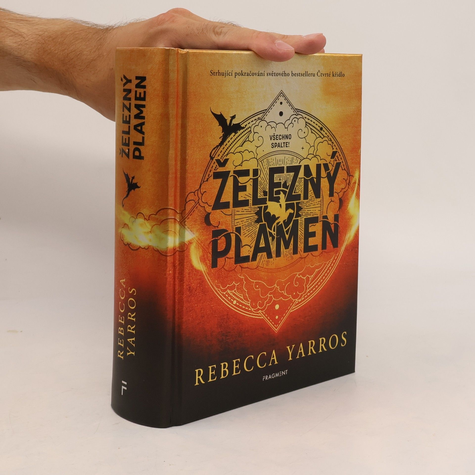 Rebecca Yarros Železný plamen