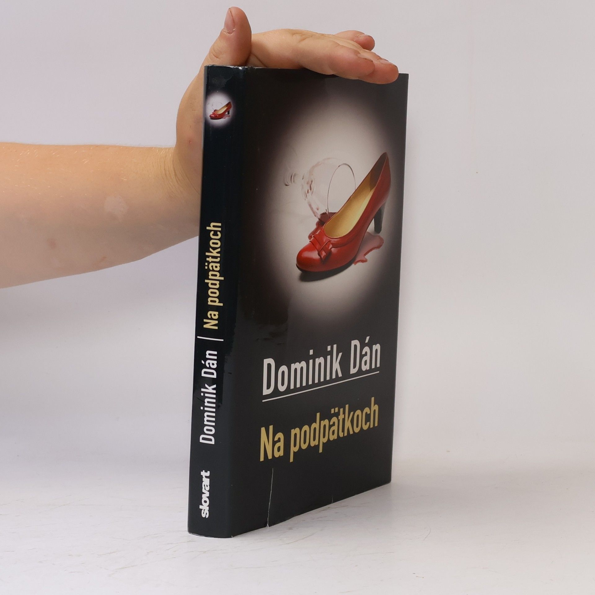 Dominik Dán Na podpätkoch
