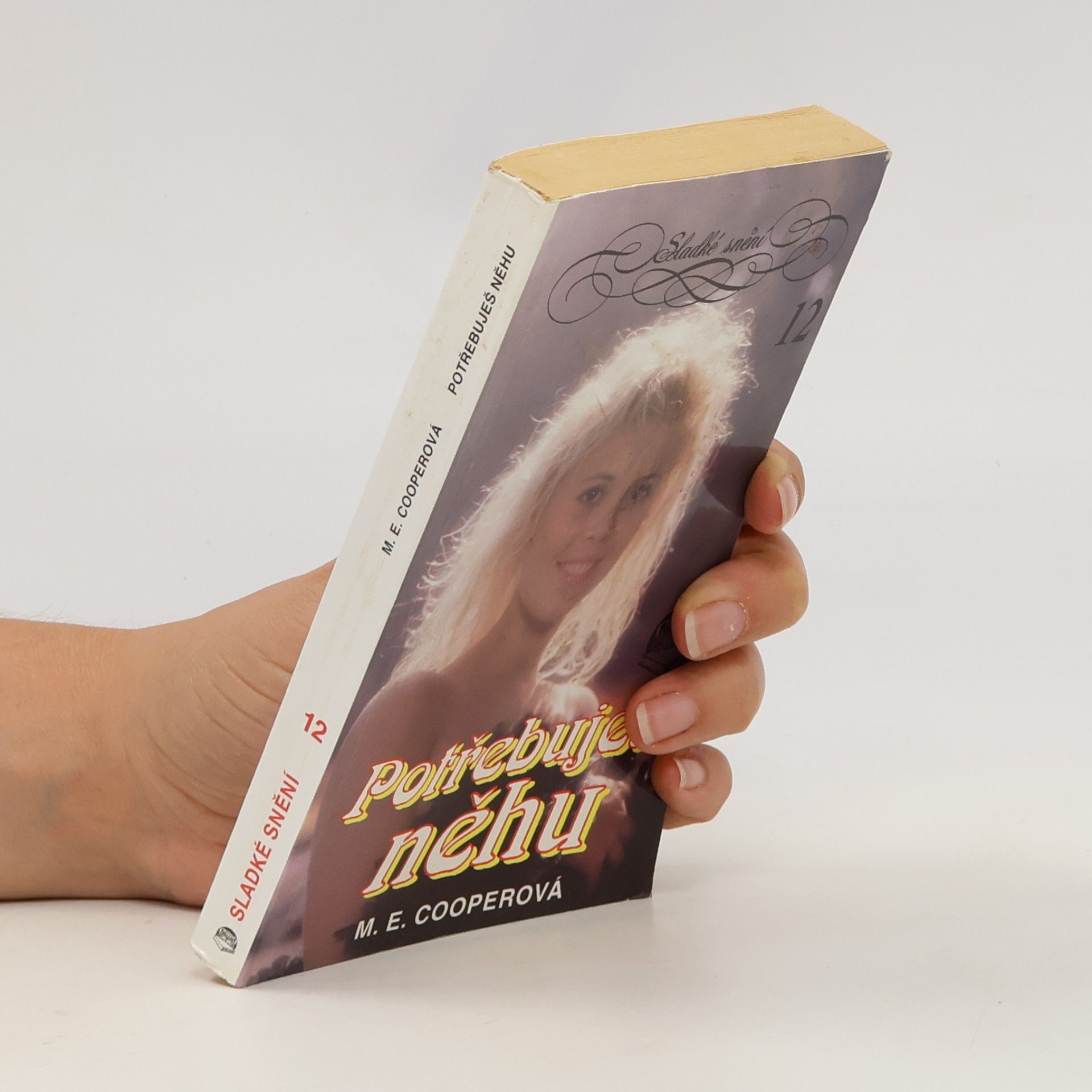 M. E. Cooper Potřebuješ něhu