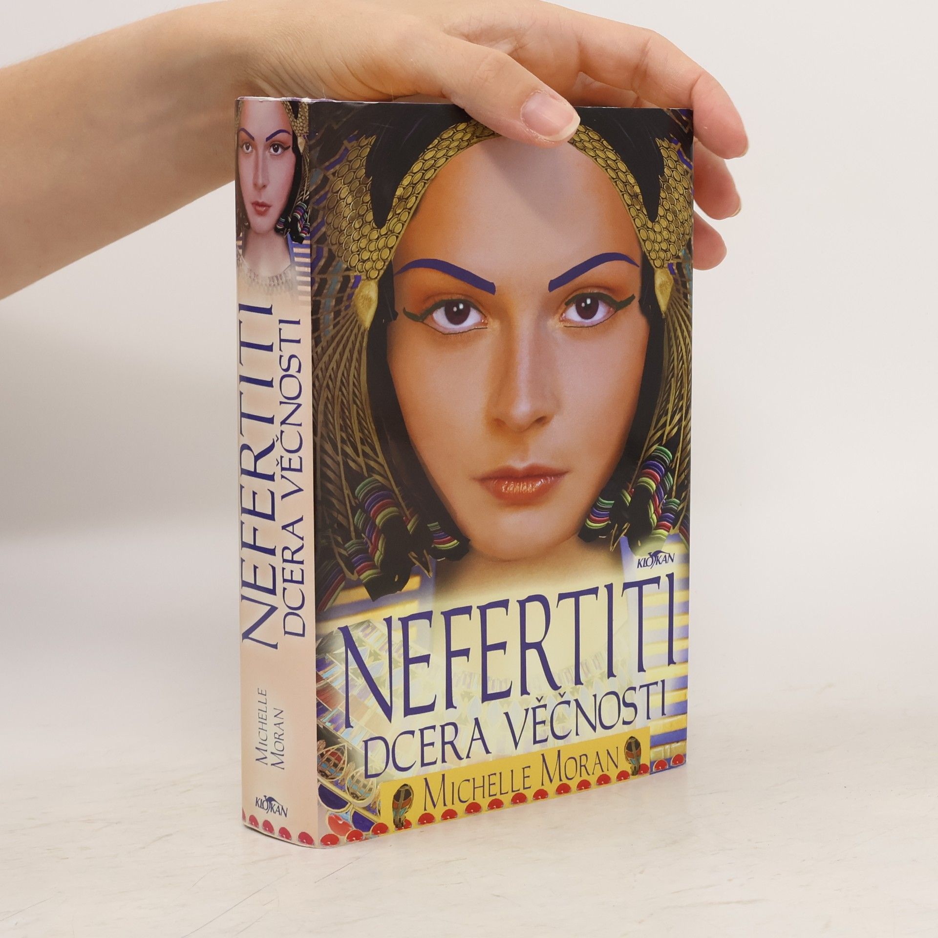 Nefertiti : dcera věčnosti