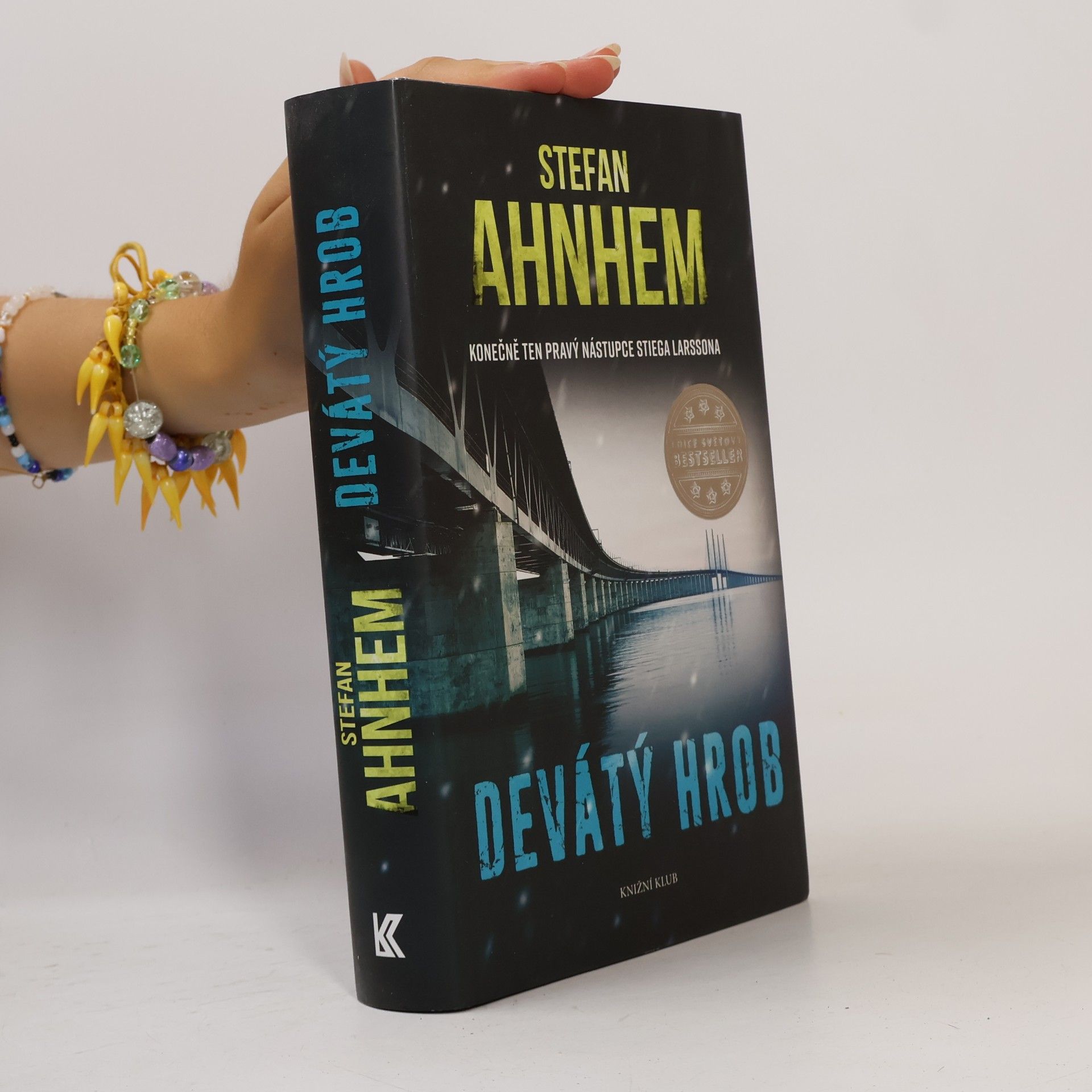 Stefan Ahnhem Devátý hrob