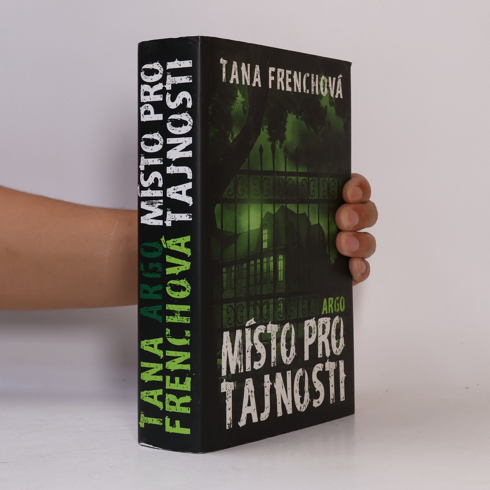 Tana French Místo pro tajnosti