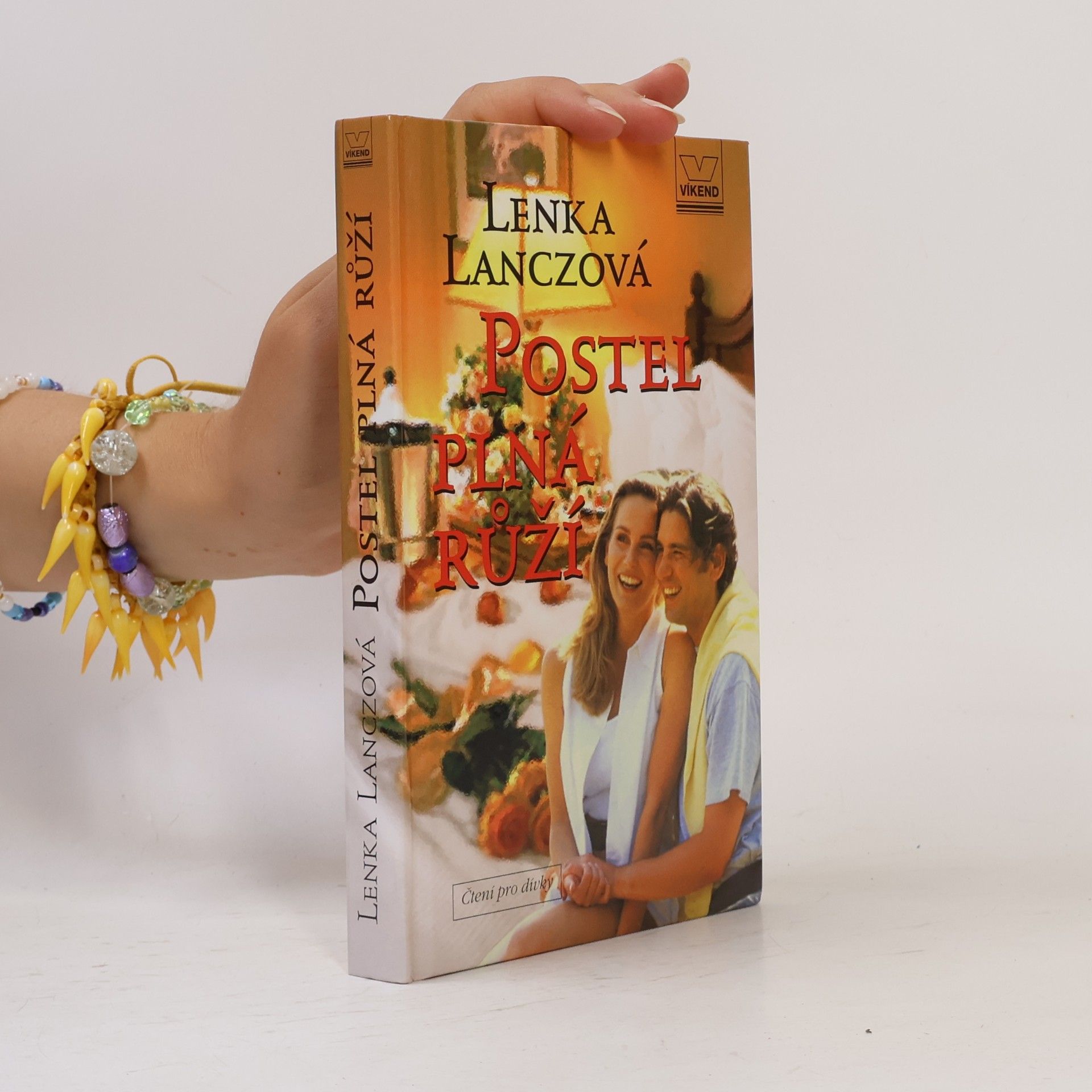 Lenka Lanczová Postel plná růží